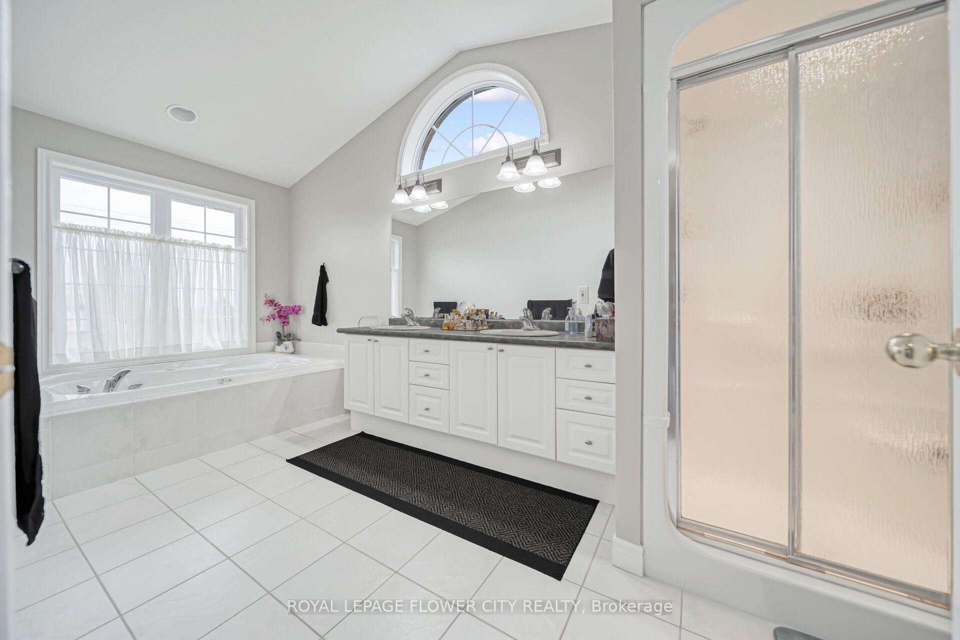 Photo 20 of 14 Stardust Drive N, Thames Centre, Rural Thames Centre — HOMEH