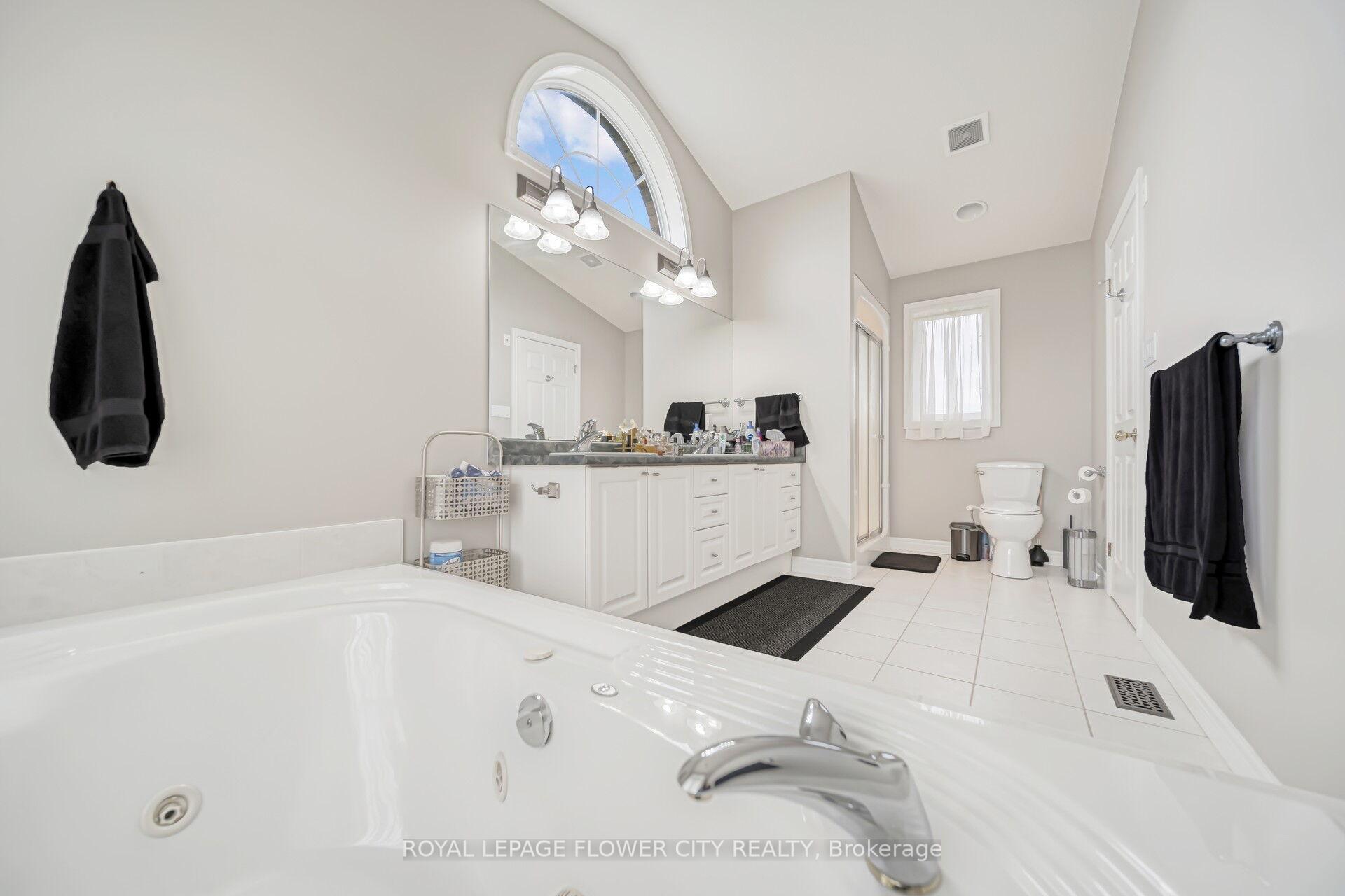 Photo 21 of 14 Stardust Drive N, Thames Centre, Rural Thames Centre — HOMEH