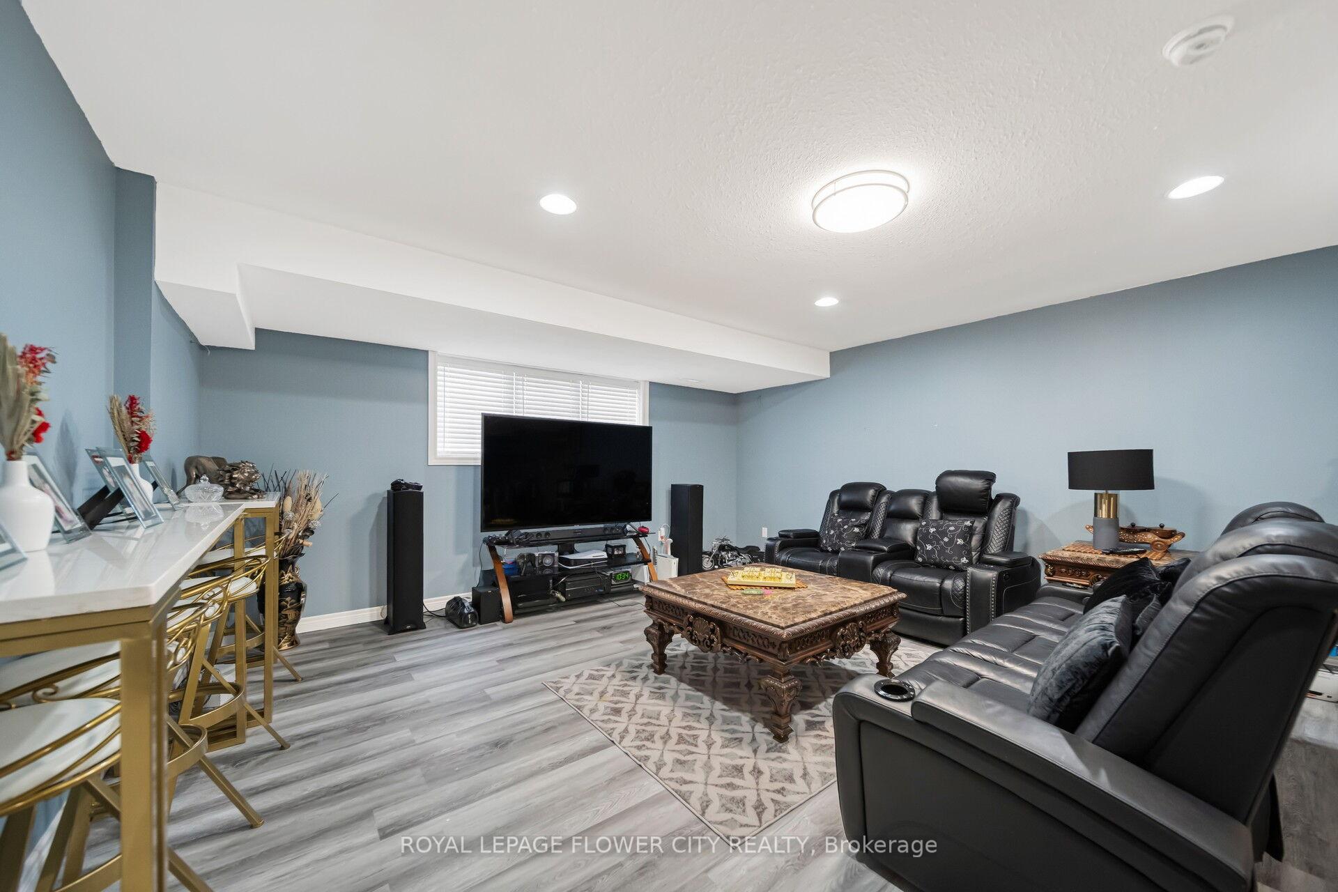 Photo 24 of 14 Stardust Drive N, Thames Centre, Rural Thames Centre — HOMEH