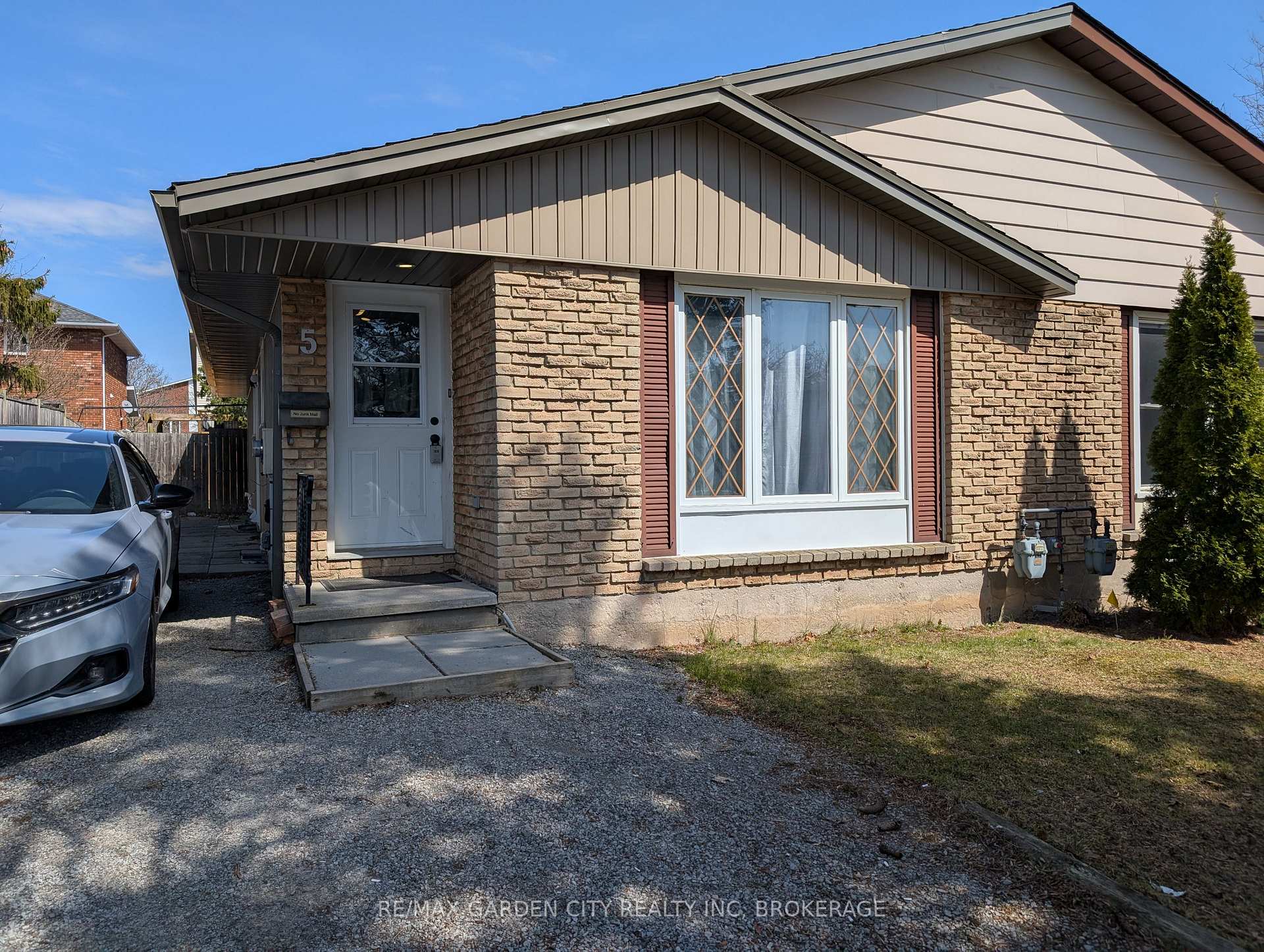 Photo 1 of 5 Calcott Court, Thorold, Confederation Heights — HOMEH