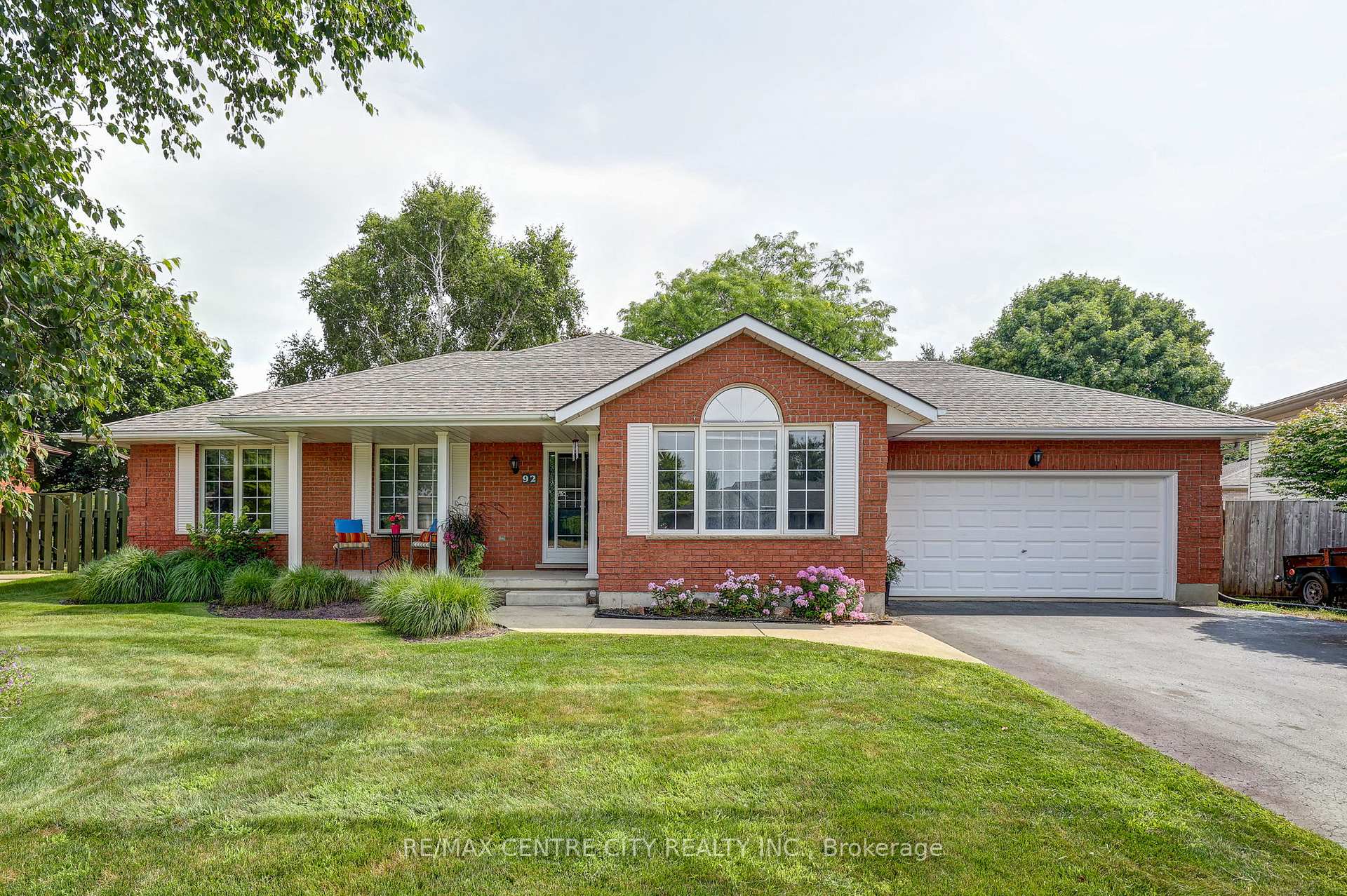 Photo 1 of 92 Glendale Drive, Tillsonburg — HOMEH