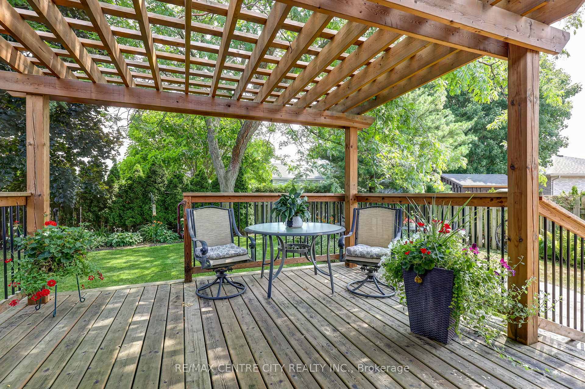 Photo 2 of 92 Glendale Drive, Tillsonburg — HOMEH