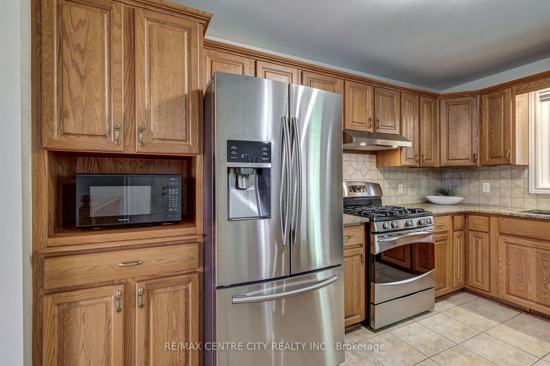 Photo 5 of 92 Glendale Drive, Tillsonburg — HOMEH