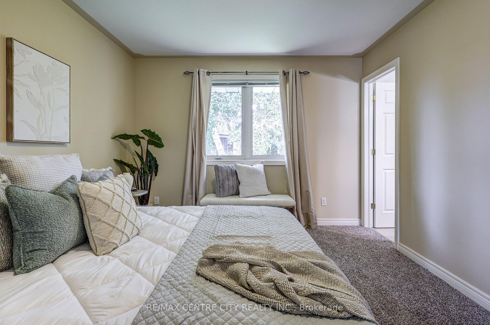 Photo 9 of 92 Glendale Drive, Tillsonburg — HOMEH