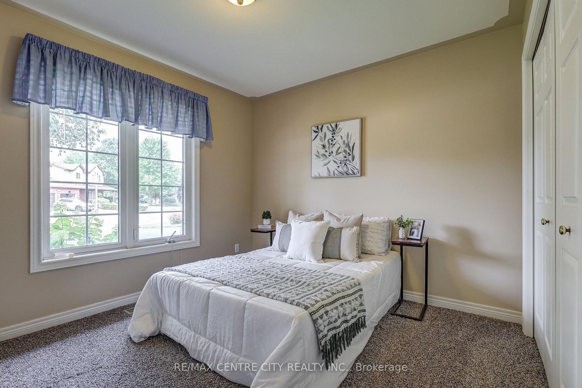 Photo 11 of 92 Glendale Drive, Tillsonburg — HOMEH