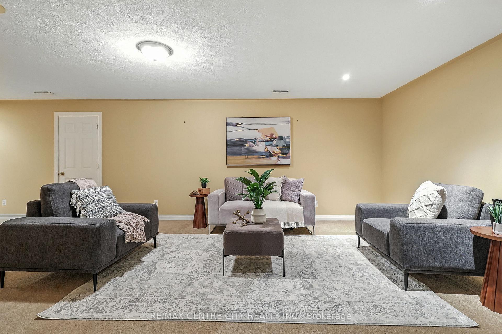 Photo 16 of 92 Glendale Drive, Tillsonburg — HOMEH
