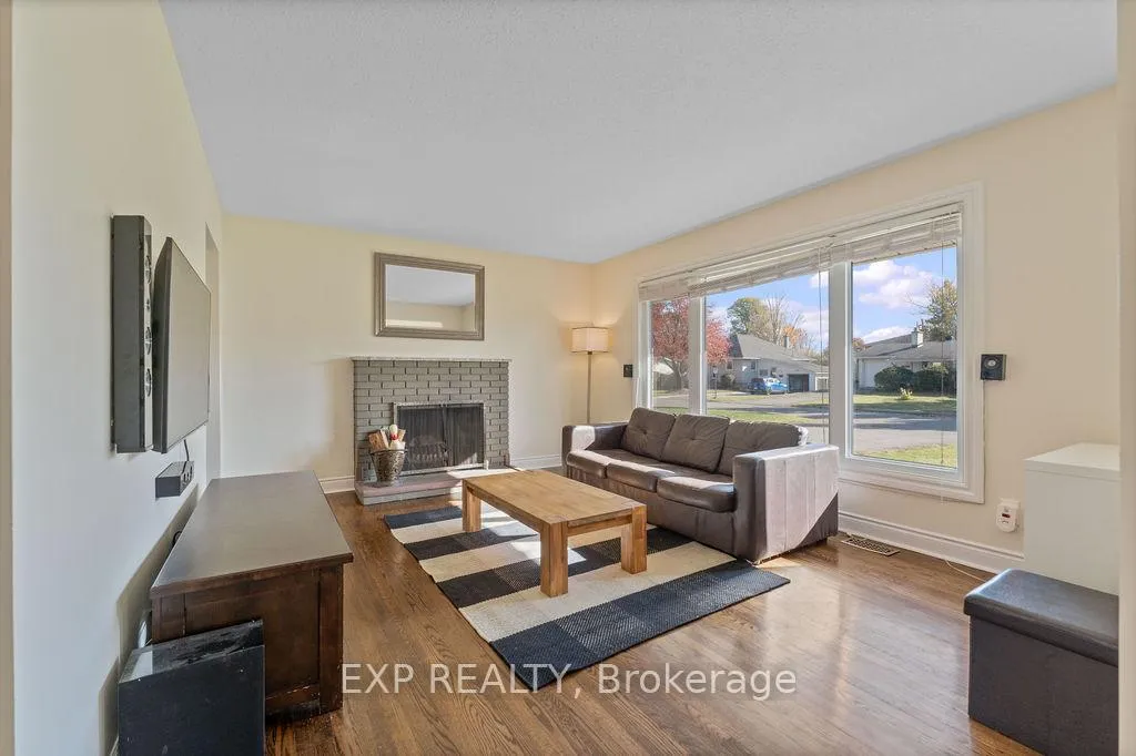 Photo 5 of 19 Sunnycrest Drive, Ottawa, City View/Skyline/Fisher Heights/Parkwood Hills — HOMEH