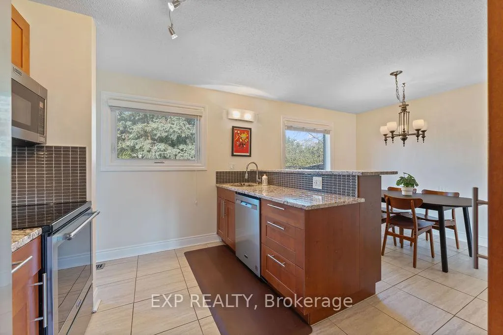 Photo 12 of 19 Sunnycrest Drive, Ottawa, City View/Skyline/Fisher Heights/Parkwood Hills — HOMEH
