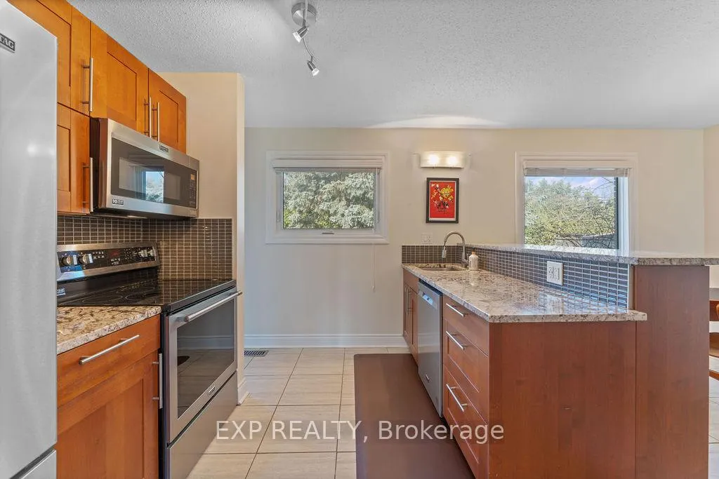 Photo 13 of 19 Sunnycrest Drive, Ottawa, City View/Skyline/Fisher Heights/Parkwood Hills — HOMEH