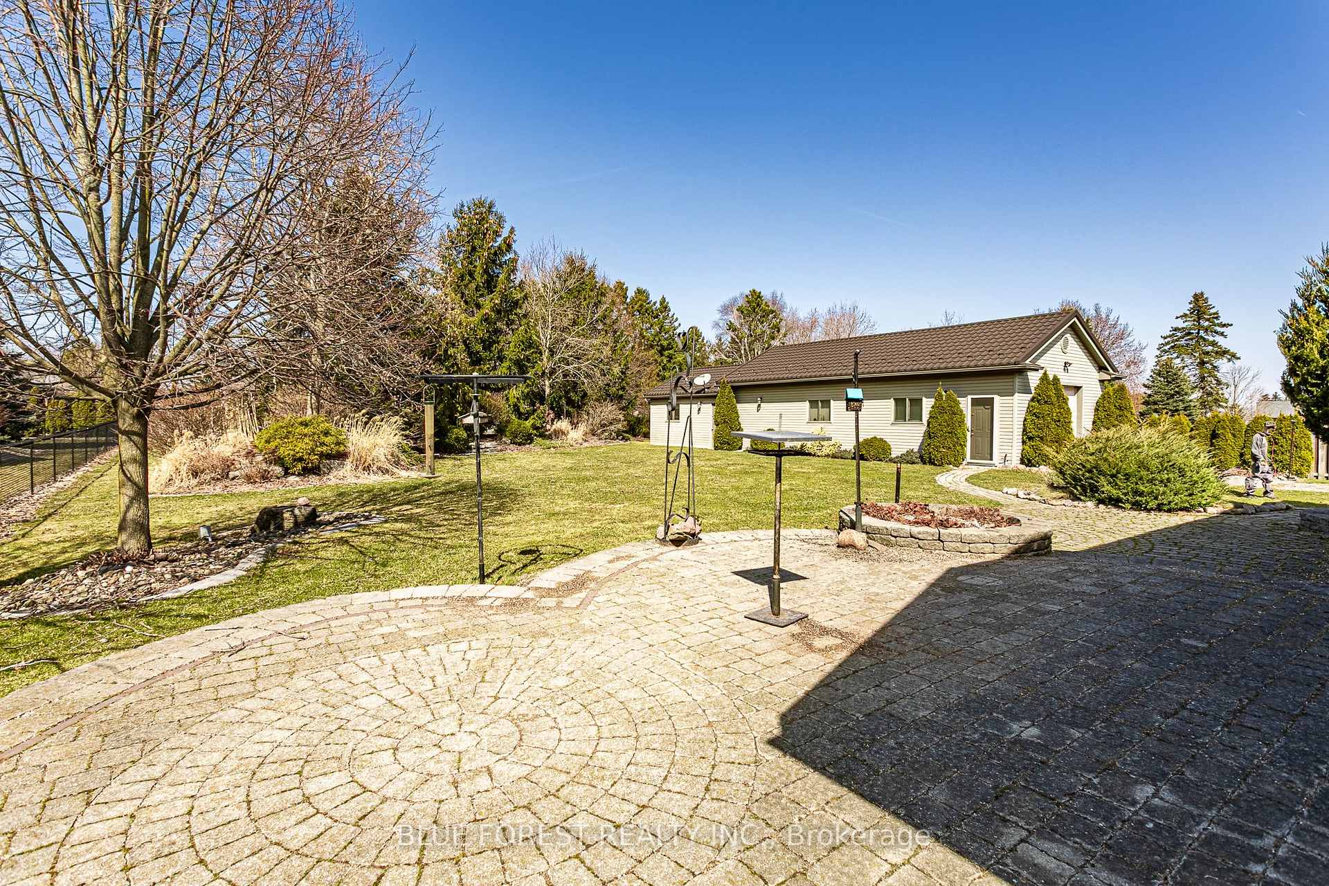 Photo 30 of 34 Hillview Drive, Thames Centre, Mossley — HOMEH