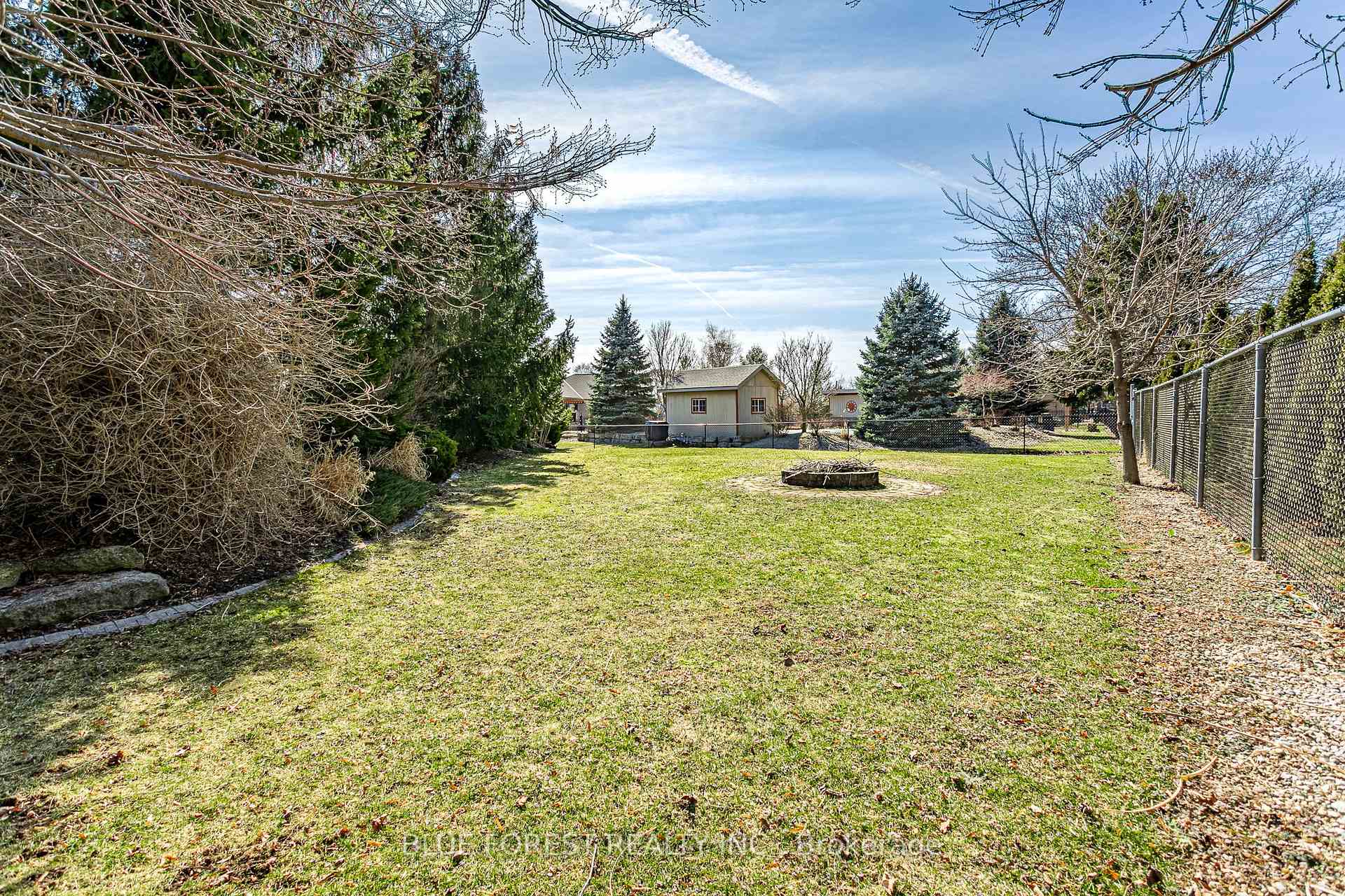 Photo 33 of 34 Hillview Drive, Thames Centre, Mossley — HOMEH