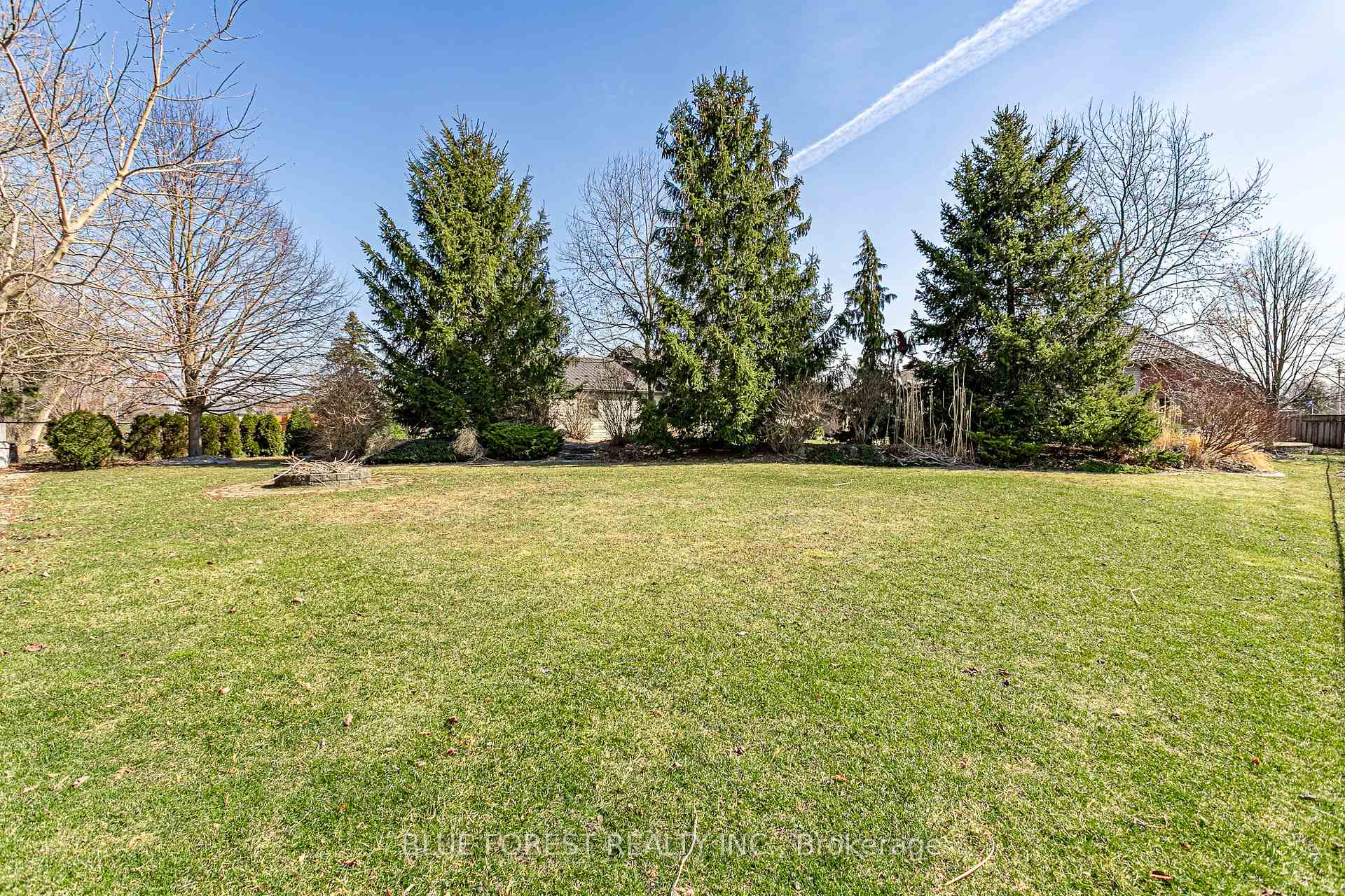Photo 34 of 34 Hillview Drive, Thames Centre, Mossley — HOMEH