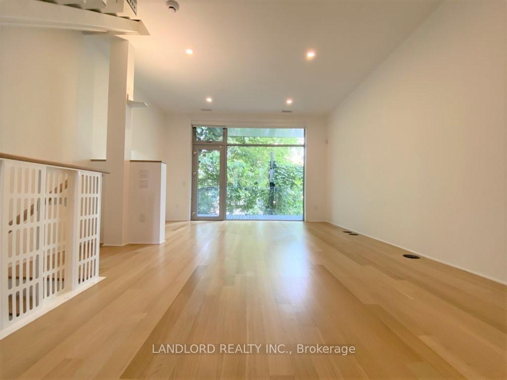 Photo 6 of Unit Th2, 15 Cummings Street, Toronto, South Riverdale — HOMEH