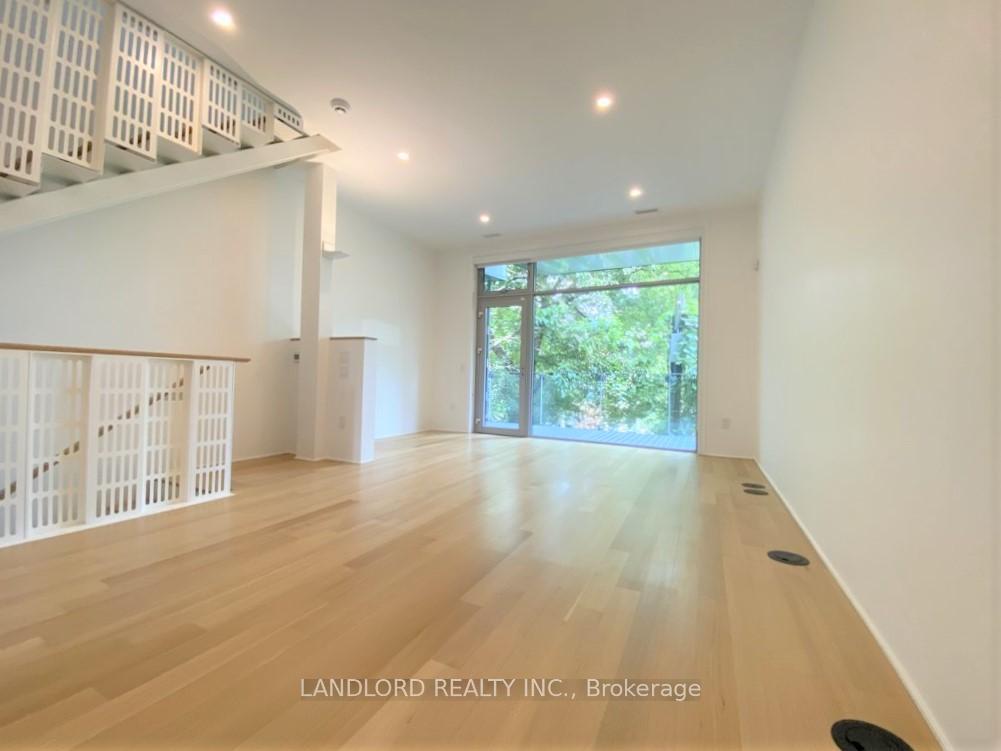 Photo 7 of Unit Th2, 15 Cummings Street, Toronto, South Riverdale — HOMEH