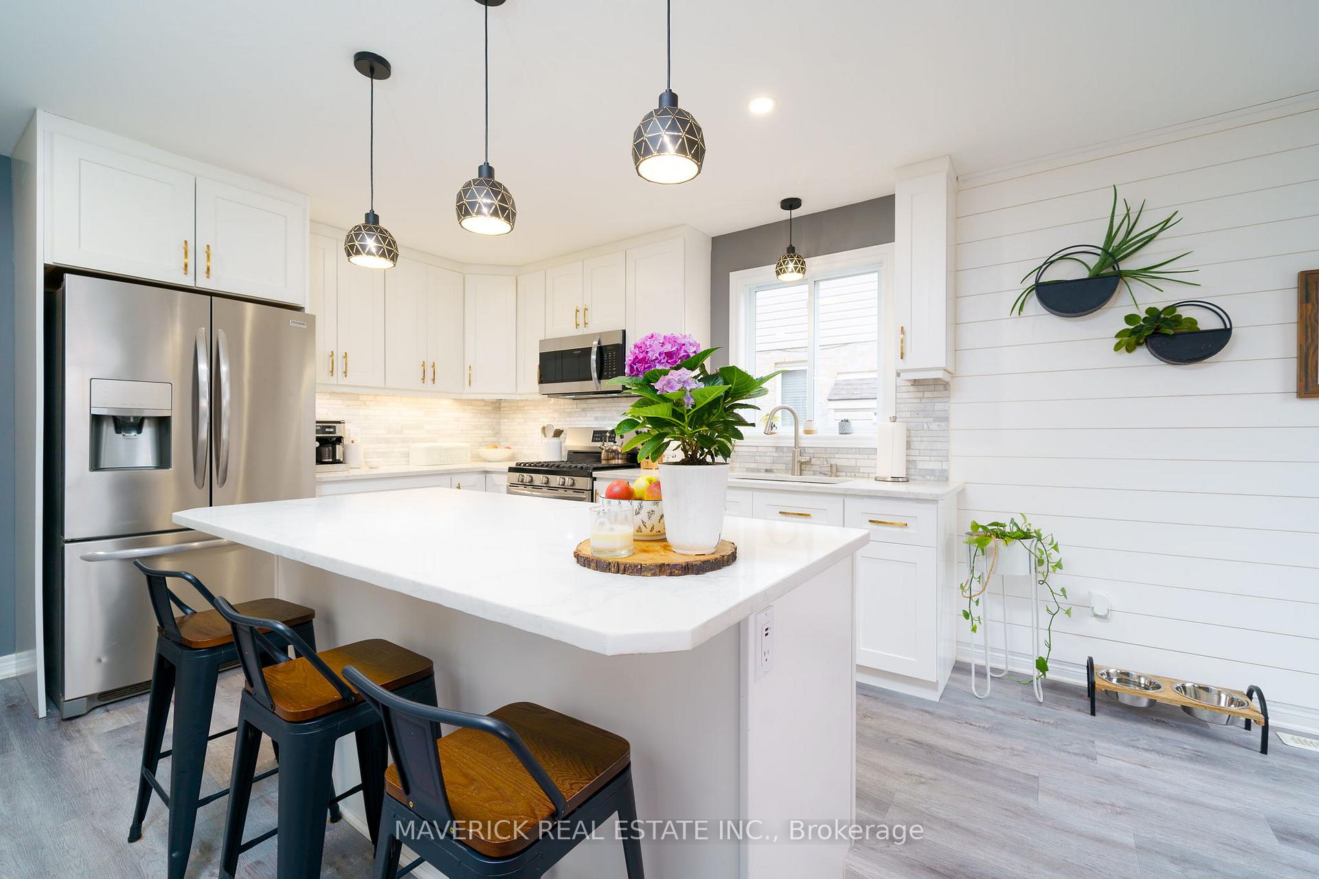 Photo 9 of 15 Mapleridge Crescent, Thames Centre, Dorchester — HOMEH