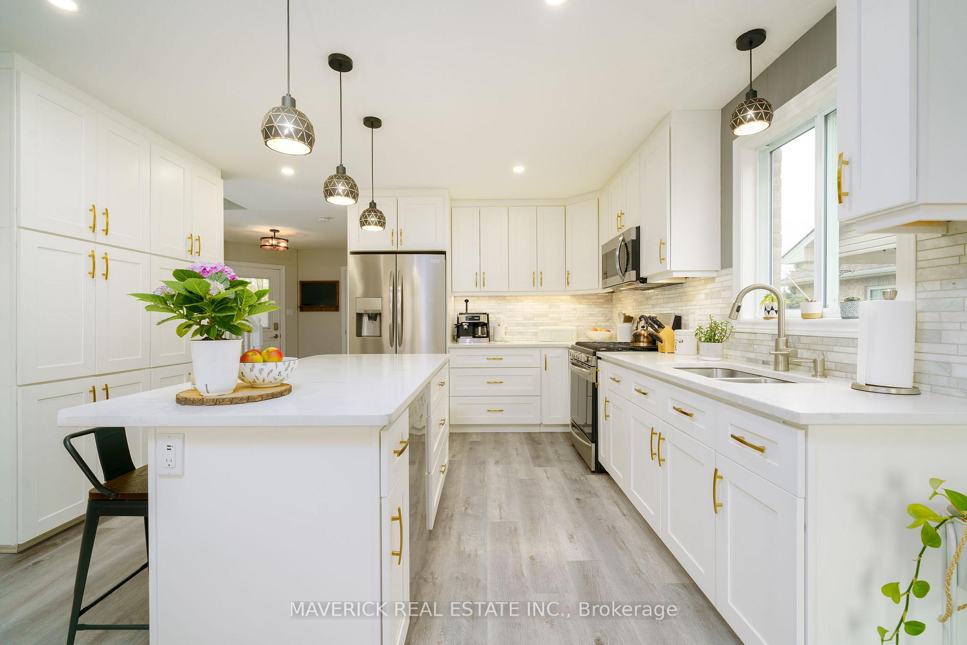 Photo 10 of 15 Mapleridge Crescent, Thames Centre, Dorchester — HOMEH