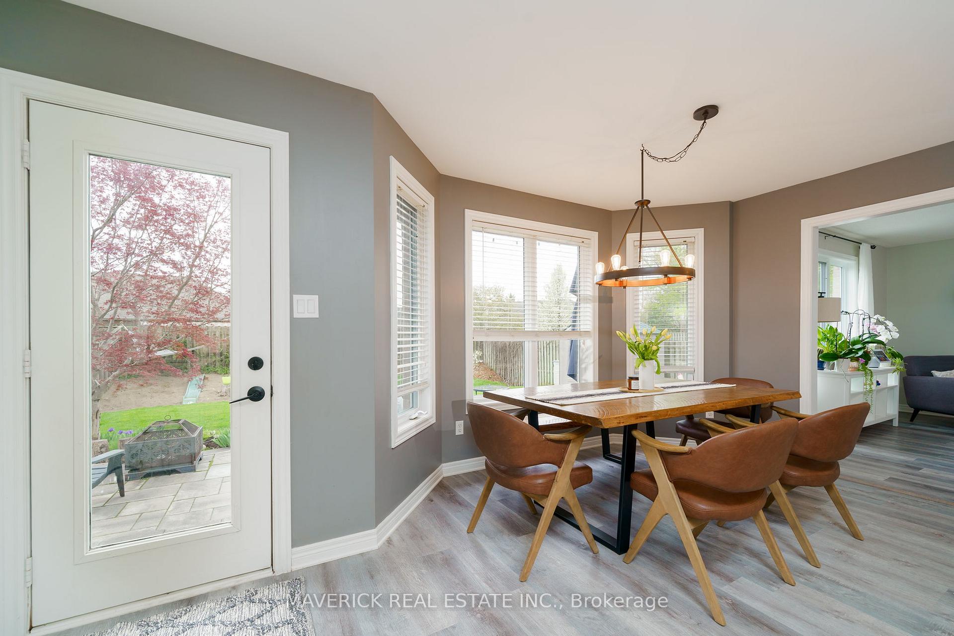 Photo 12 of 15 Mapleridge Crescent, Thames Centre, Dorchester — HOMEH