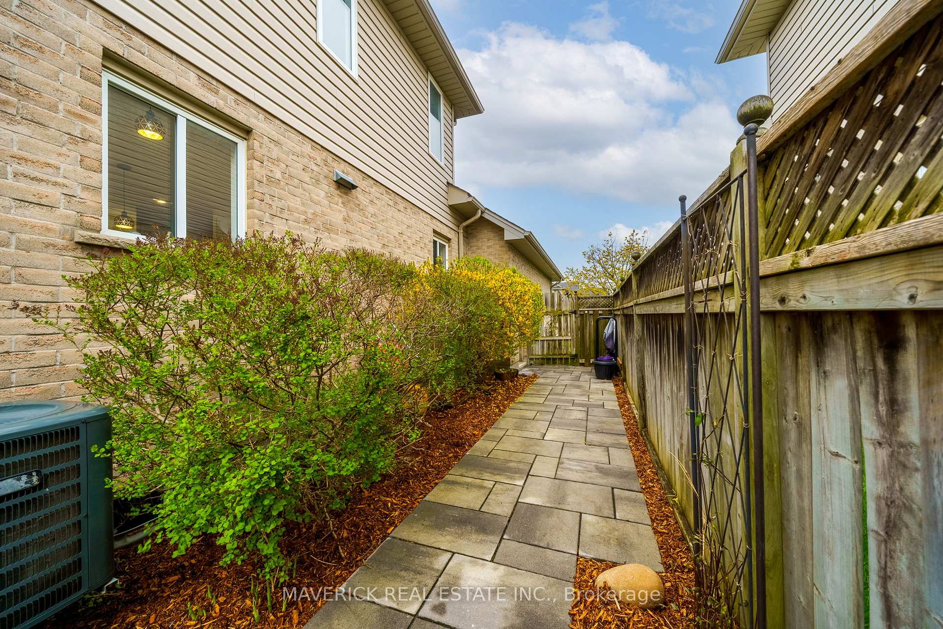 Photo 42 of 15 Mapleridge Crescent, Thames Centre, Dorchester — HOMEH