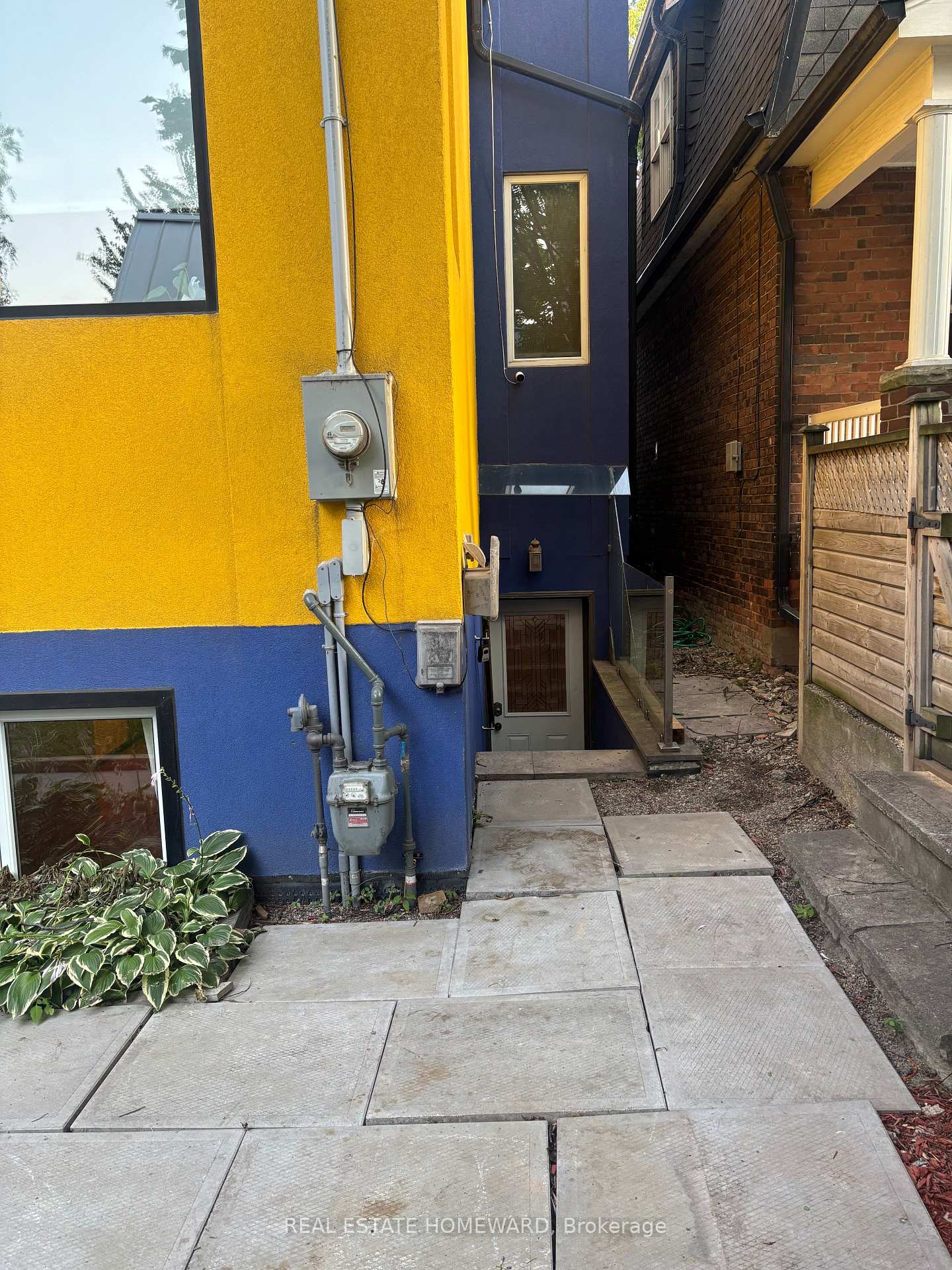 Photo 2 of Unit Lower, 1 Minto Street, Toronto, Greenwood-Coxwell — HOMEH