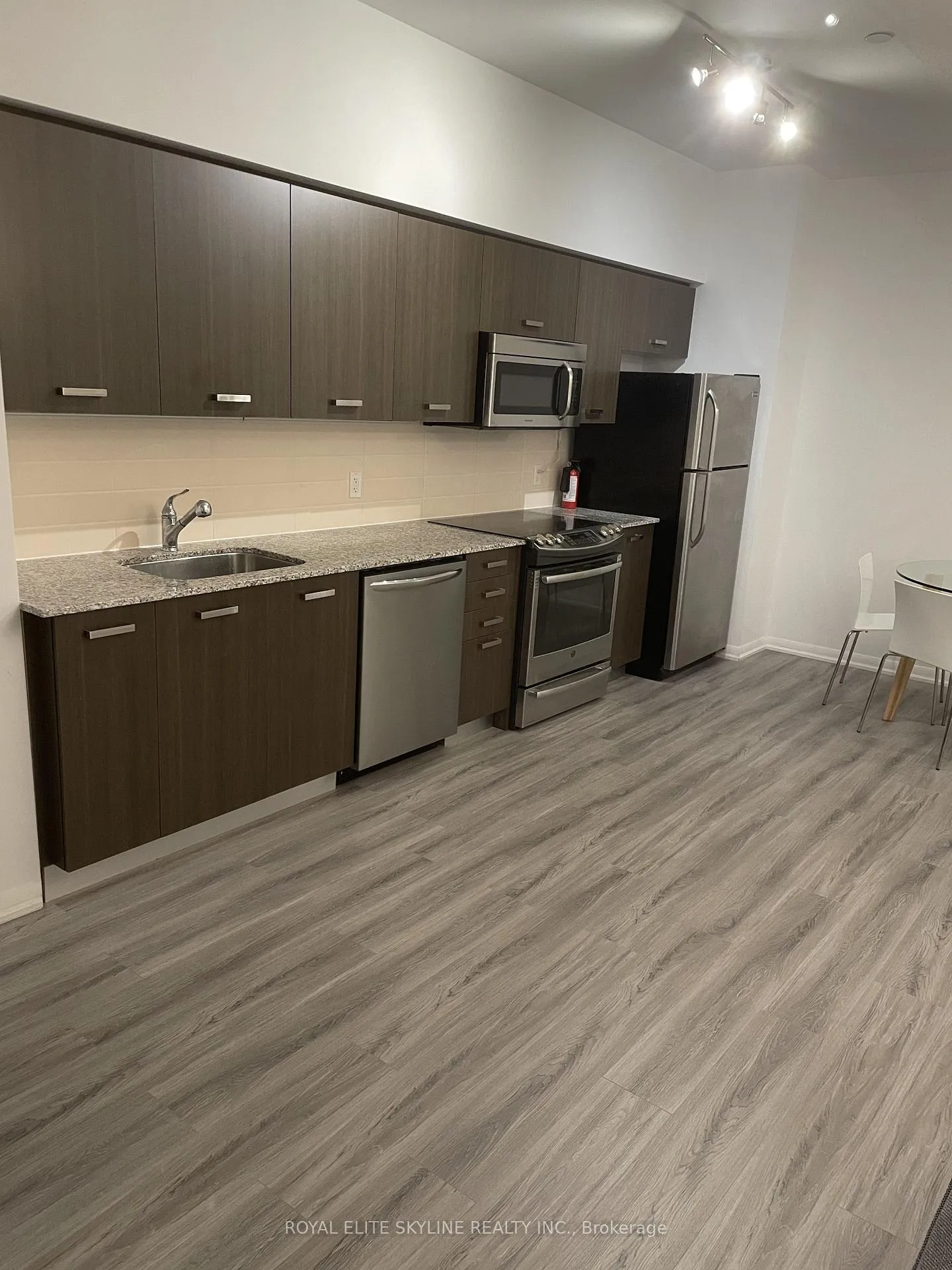 Photo 2 of Unit 201, 832 Bay Street, Toronto, Bay Street Corridor — HOMEH