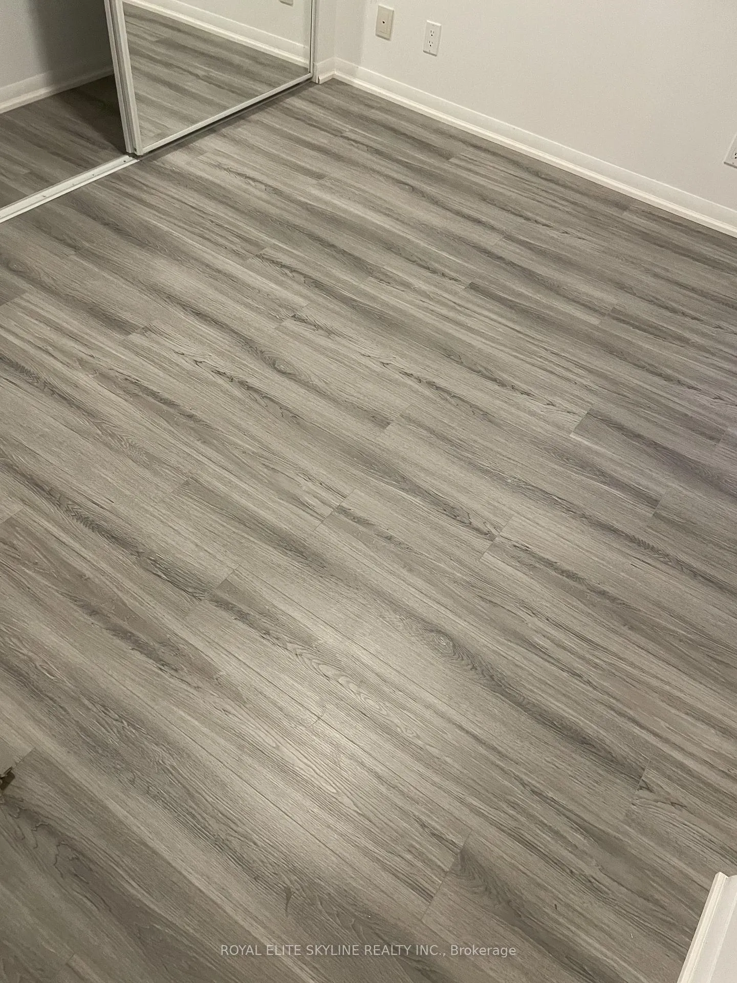 Photo 4 of Unit 201, 832 Bay Street, Toronto, Bay Street Corridor — HOMEH