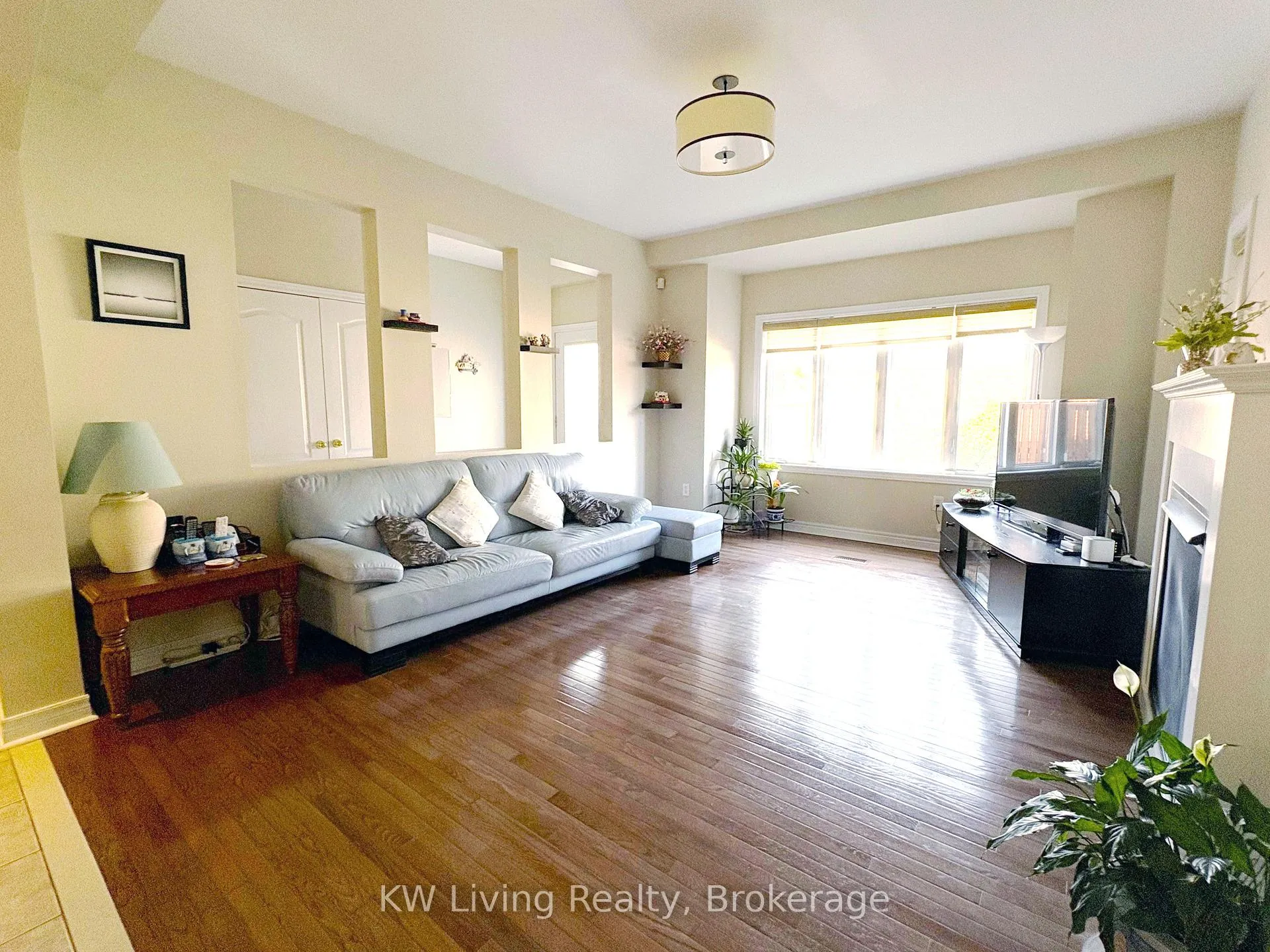 Photo 10 of 20 Autumn Glow Drive, Markham, Cornell — HOMEH