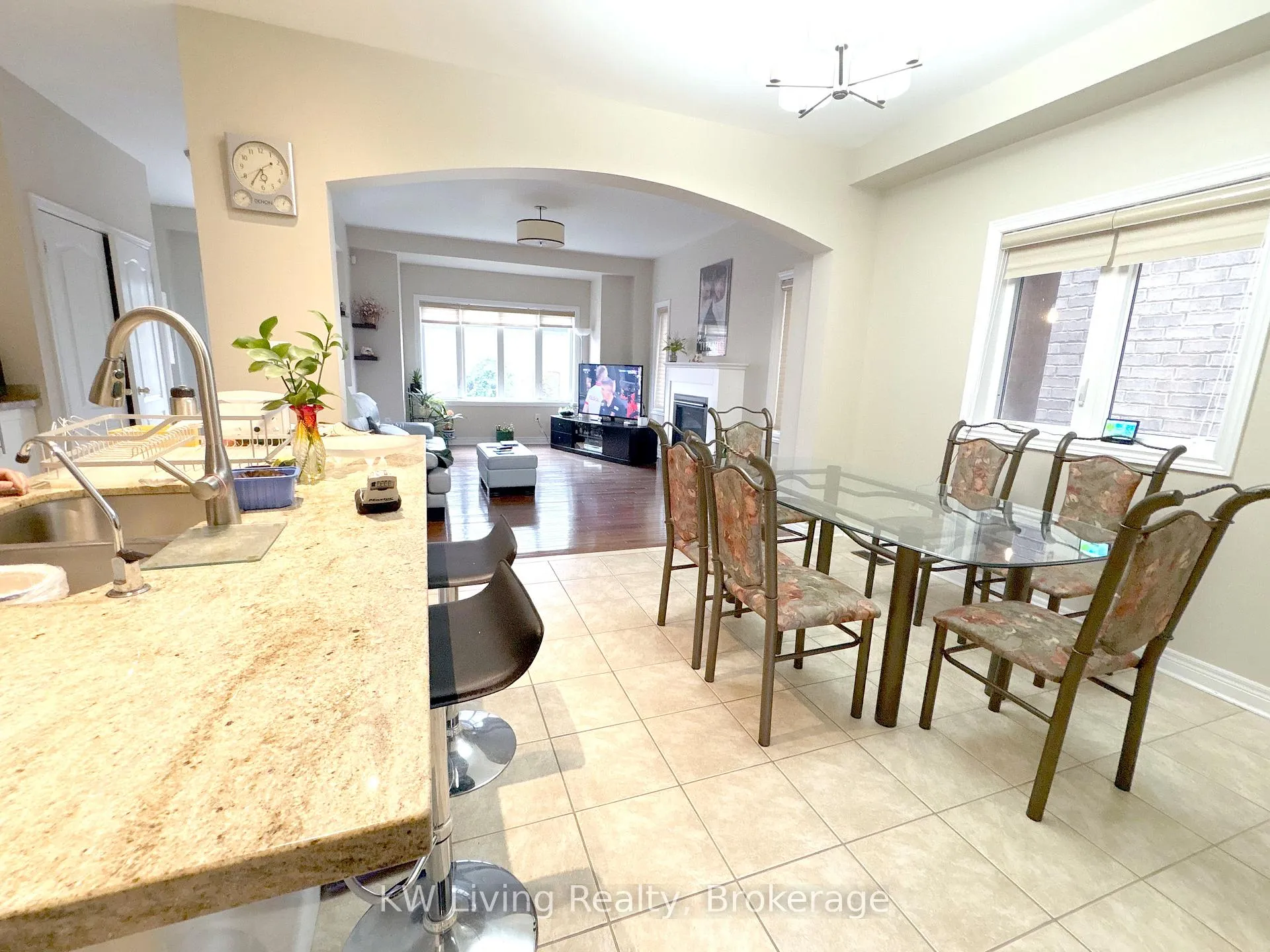 Photo 11 of 20 Autumn Glow Drive, Markham, Cornell — HOMEH