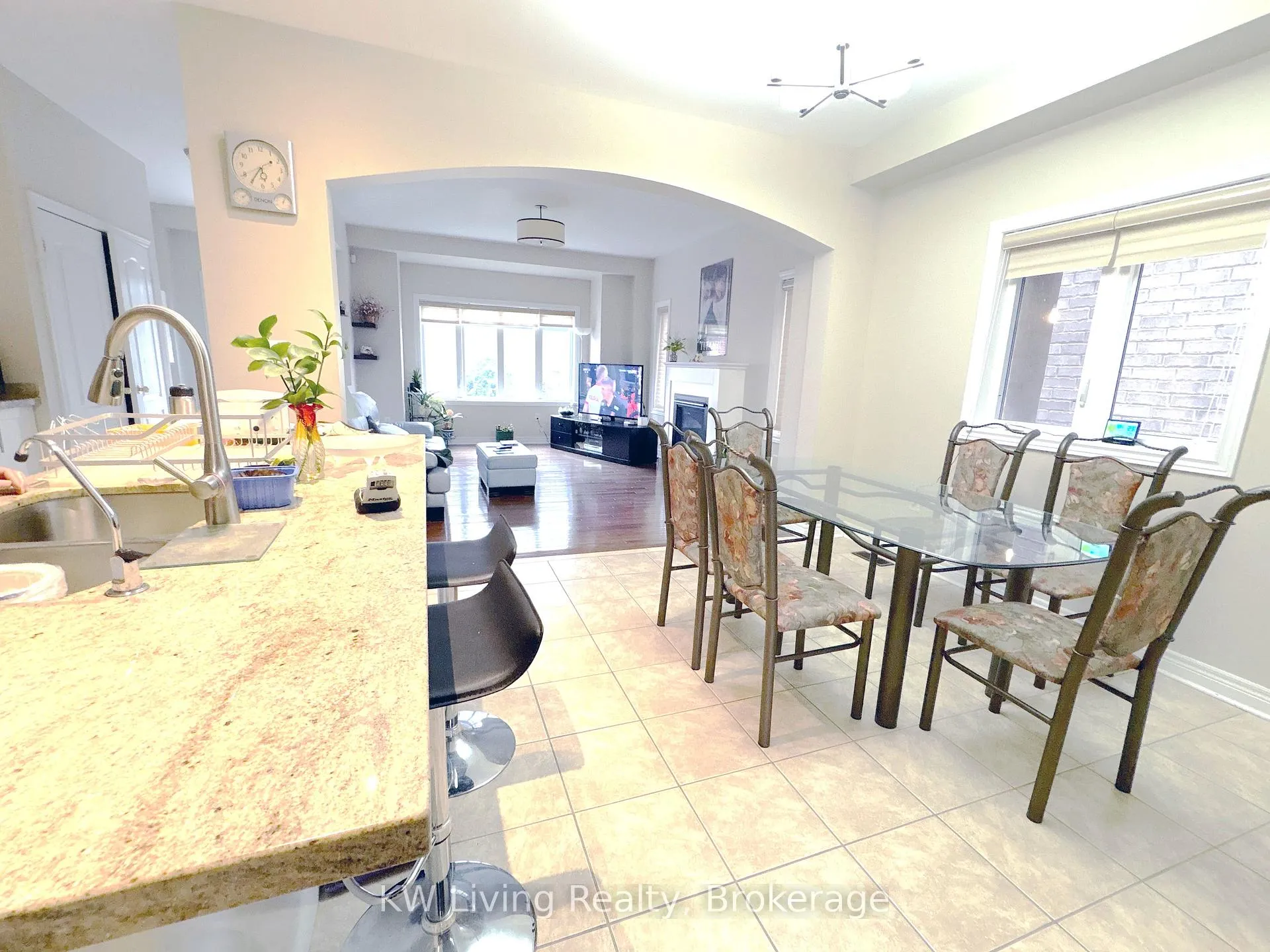 Photo 12 of 20 Autumn Glow Drive, Markham, Cornell — HOMEH