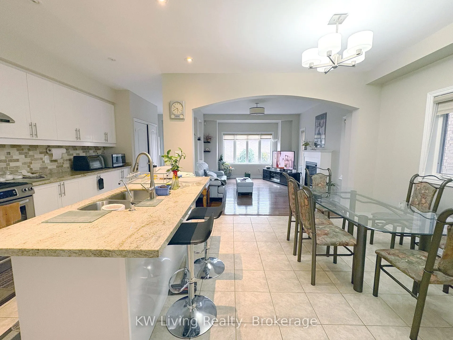 Photo 13 of 20 Autumn Glow Drive, Markham, Cornell — HOMEH