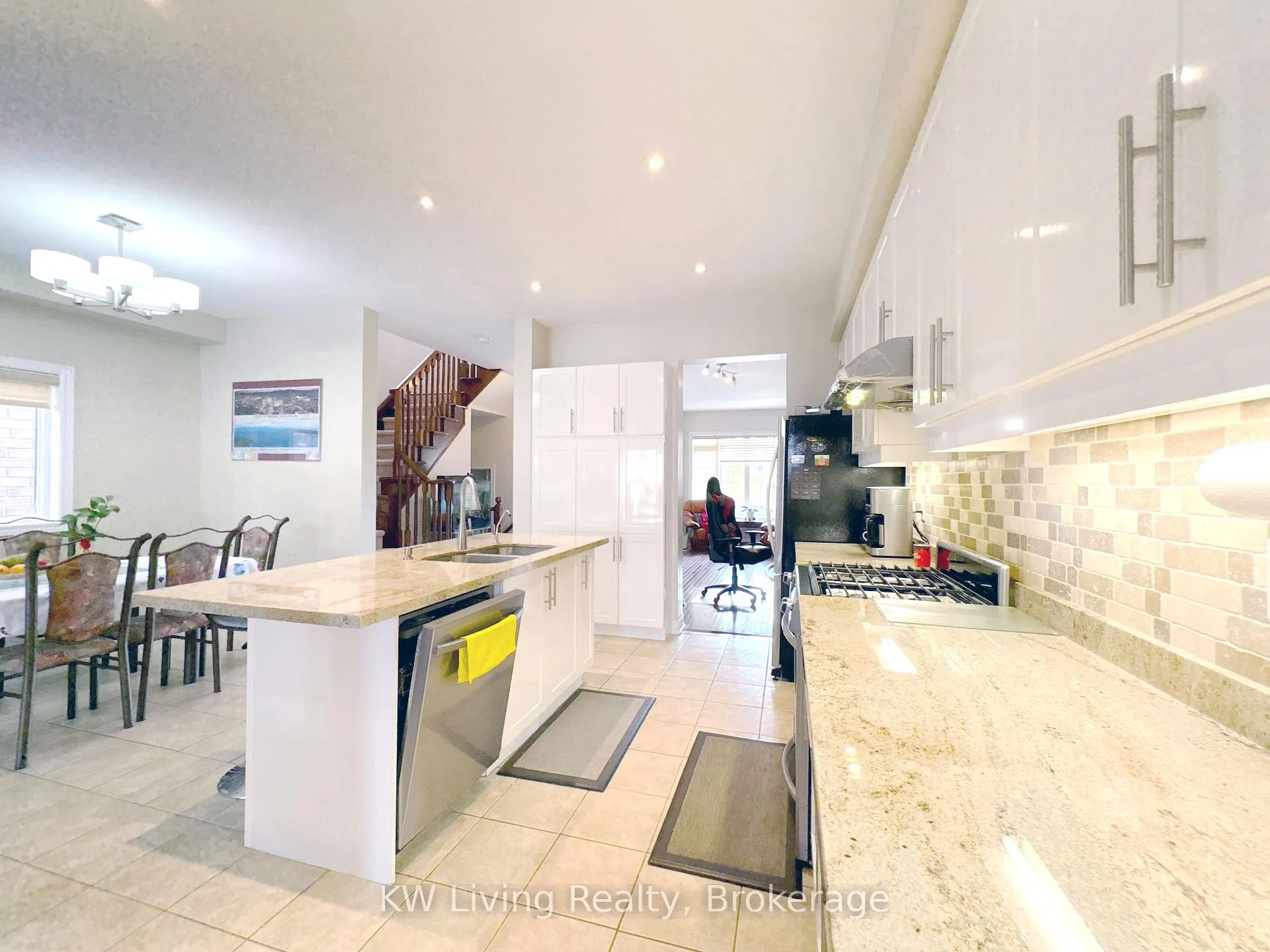 Photo 15 of 20 Autumn Glow Drive, Markham, Cornell — HOMEH
