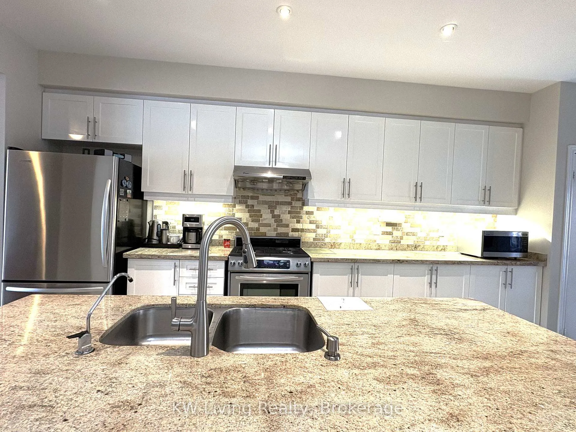 Photo 16 of 20 Autumn Glow Drive, Markham, Cornell — HOMEH