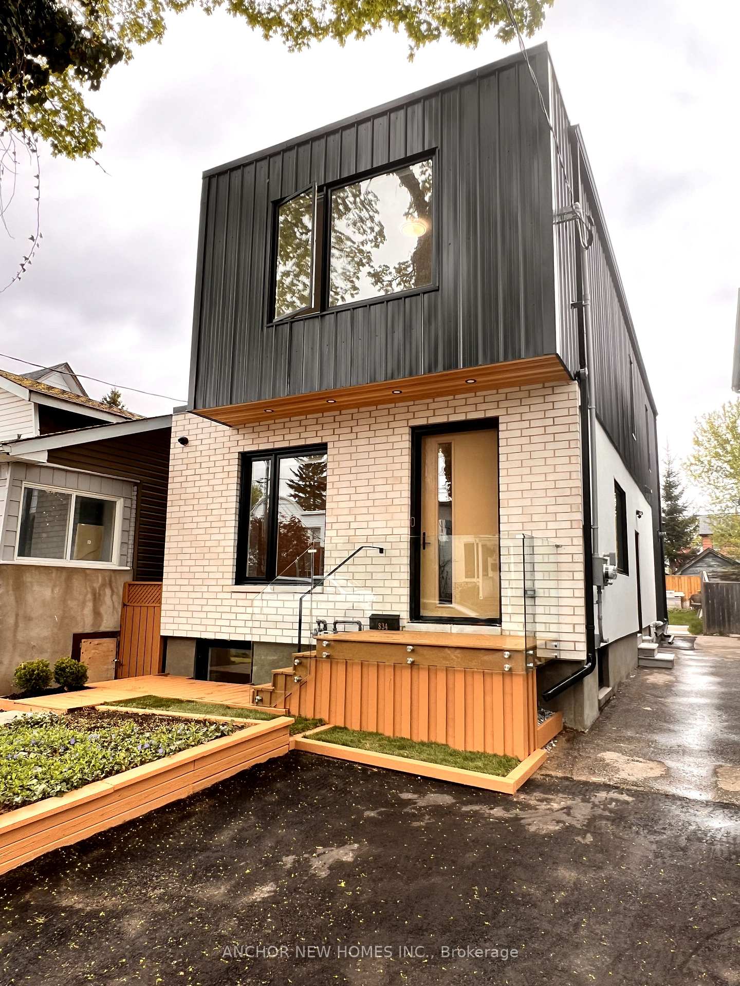 Photo 1 of 834 Sammon Avenue, Toronto, Danforth Village-East York — HOMEH