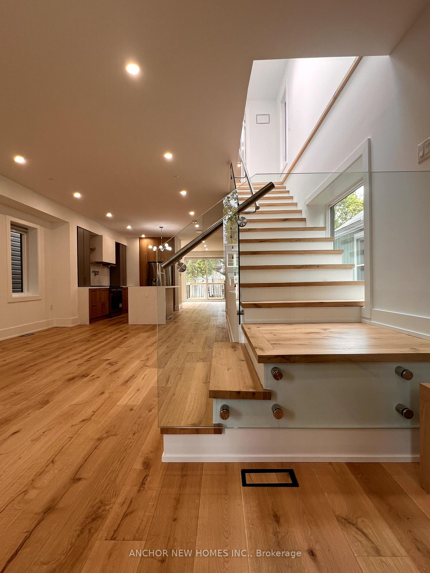 Photo 3 of 834 Sammon Avenue, Toronto, Danforth Village-East York — HOMEH