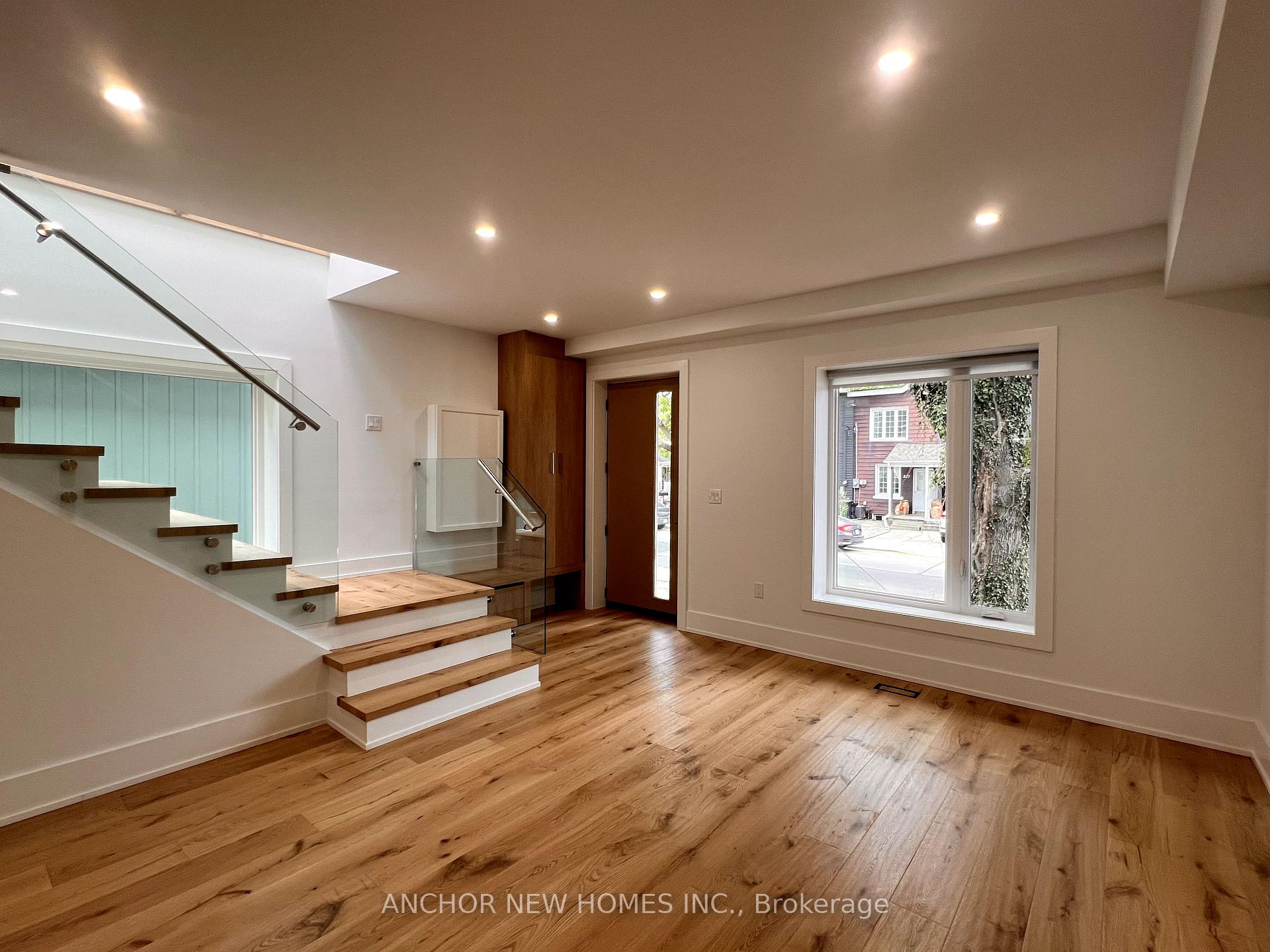 Photo 5 of 834 Sammon Avenue, Toronto, Danforth Village-East York — HOMEH