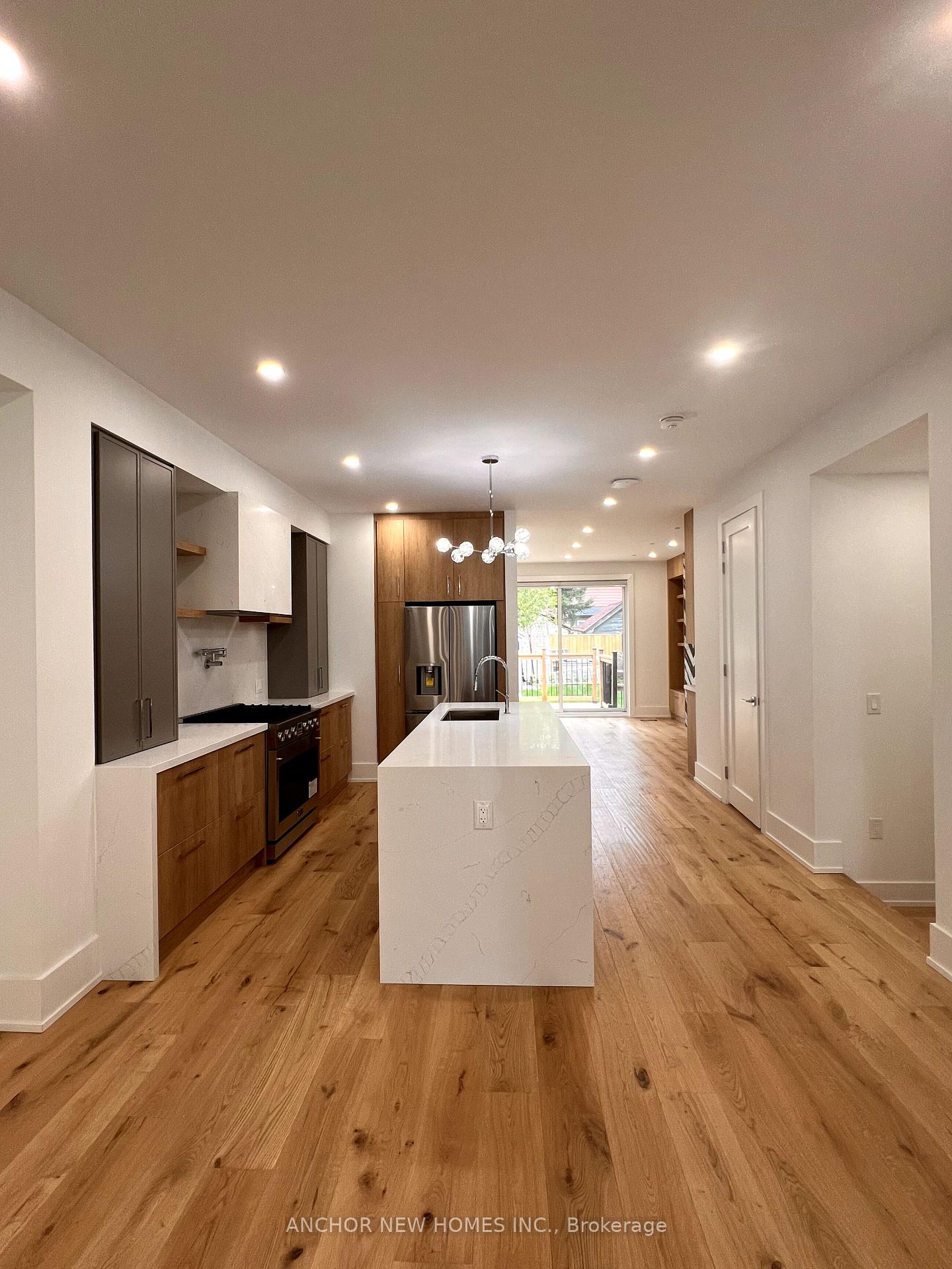 Photo 8 of 834 Sammon Avenue, Toronto, Danforth Village-East York — HOMEH