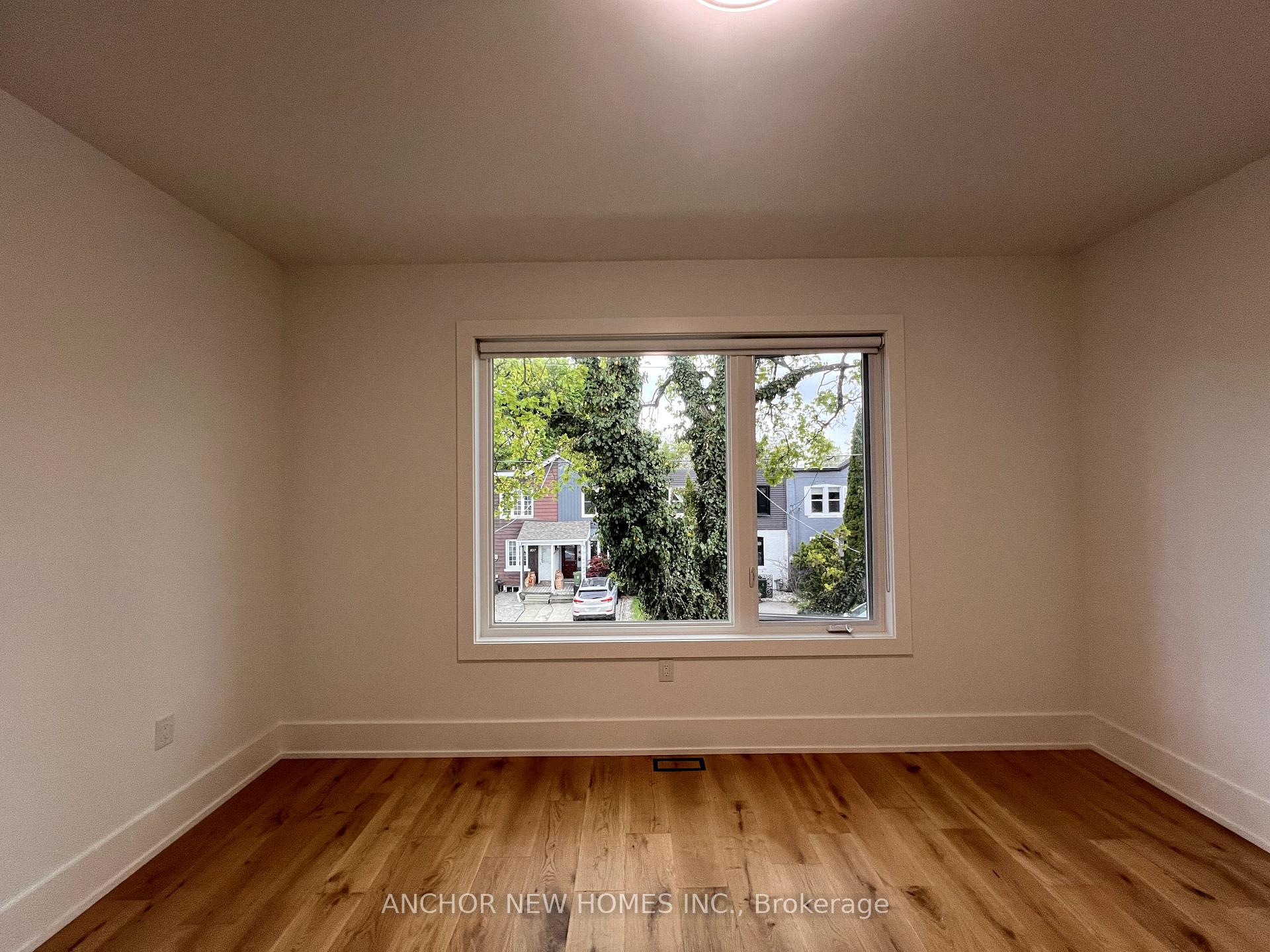 Photo 25 of 834 Sammon Avenue, Toronto, Danforth Village-East York — HOMEH