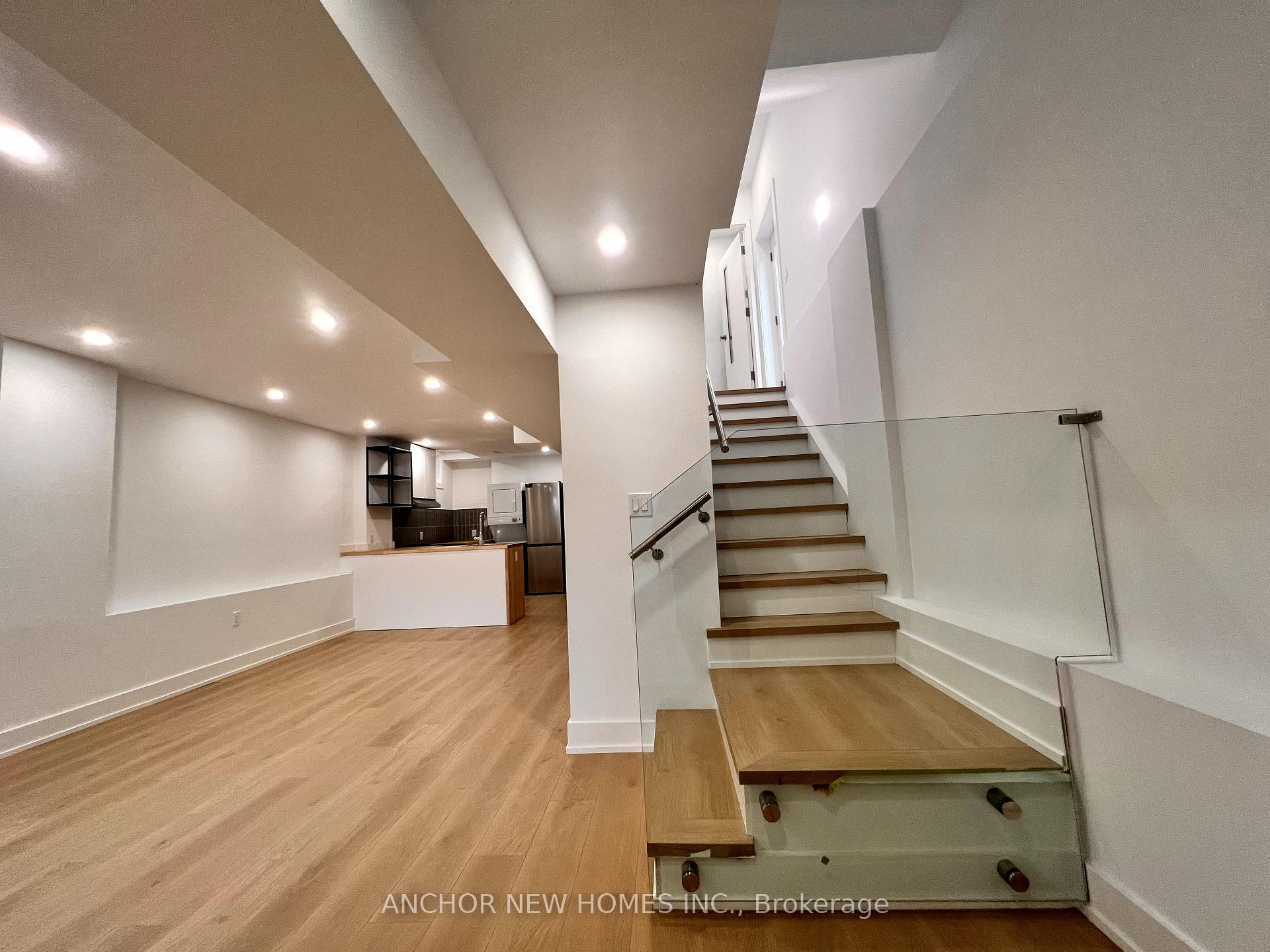 Photo 31 of 834 Sammon Avenue, Toronto, Danforth Village-East York — HOMEH