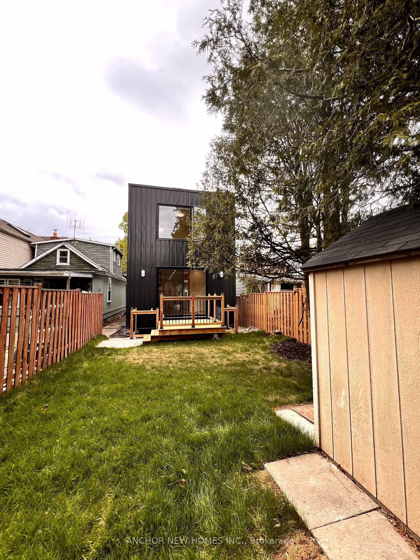Photo 38 of 834 Sammon Avenue, Toronto, Danforth Village-East York — HOMEH