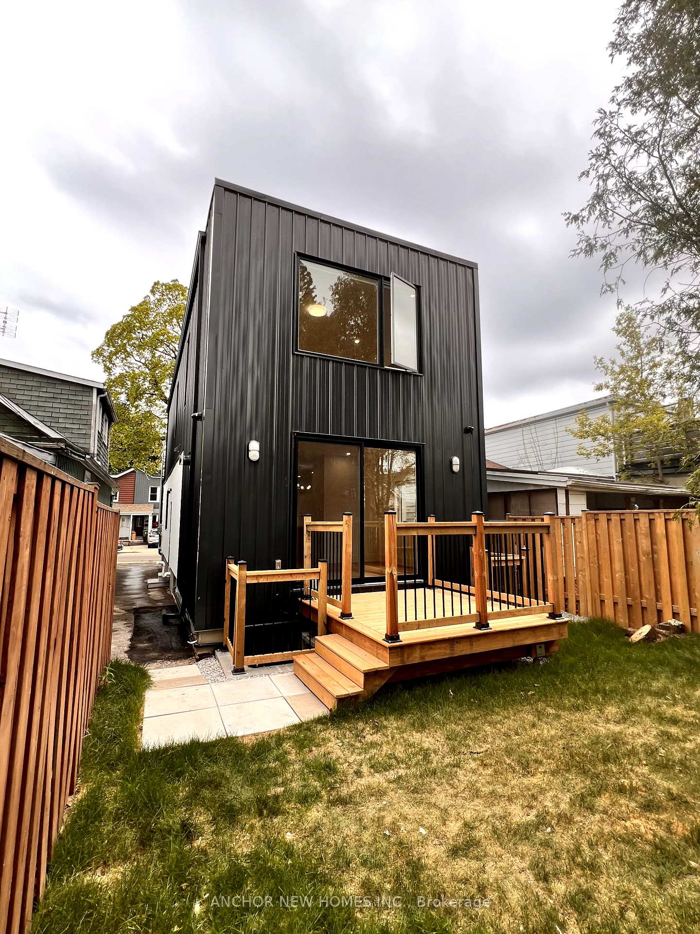 Photo 39 of 834 Sammon Avenue, Toronto, Danforth Village-East York — HOMEH
