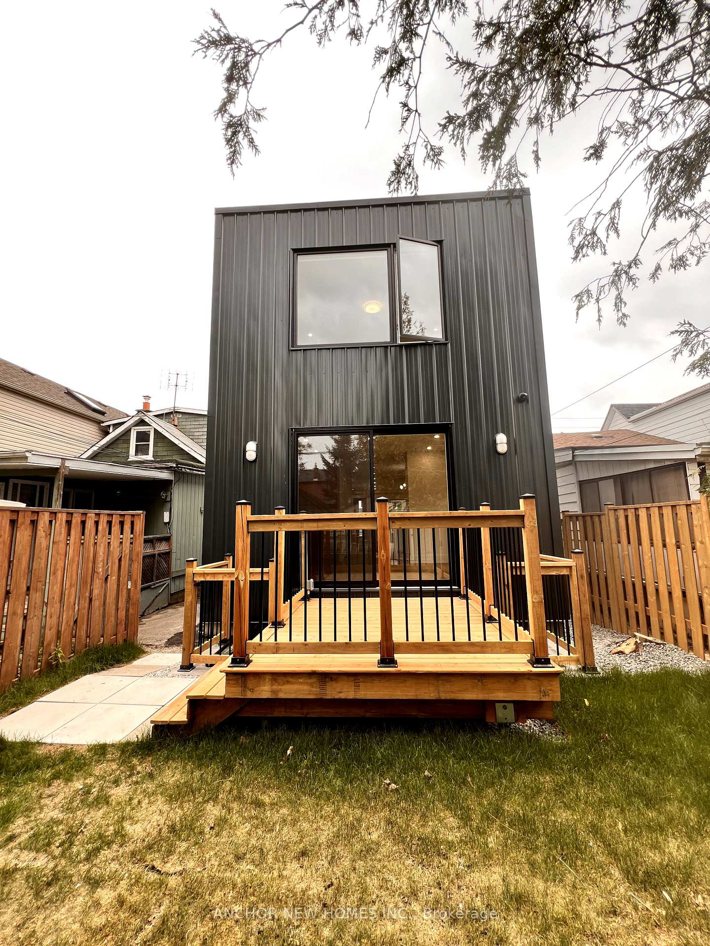 Photo 40 of 834 Sammon Avenue, Toronto, Danforth Village-East York — HOMEH