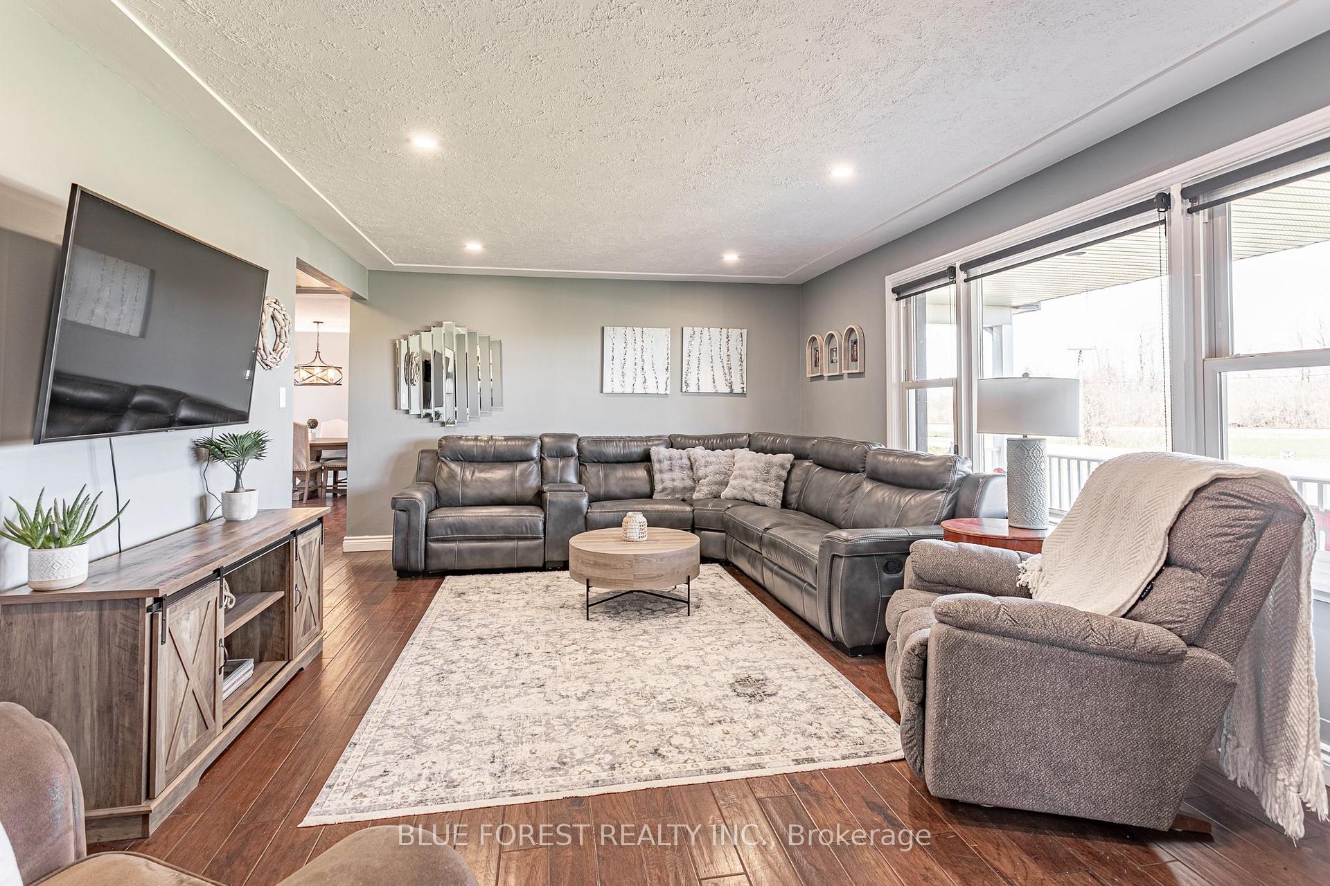 Photo 12 of 1645 Gladstone Drive, Thames Centre, Rural Thames Centre — HOMEH