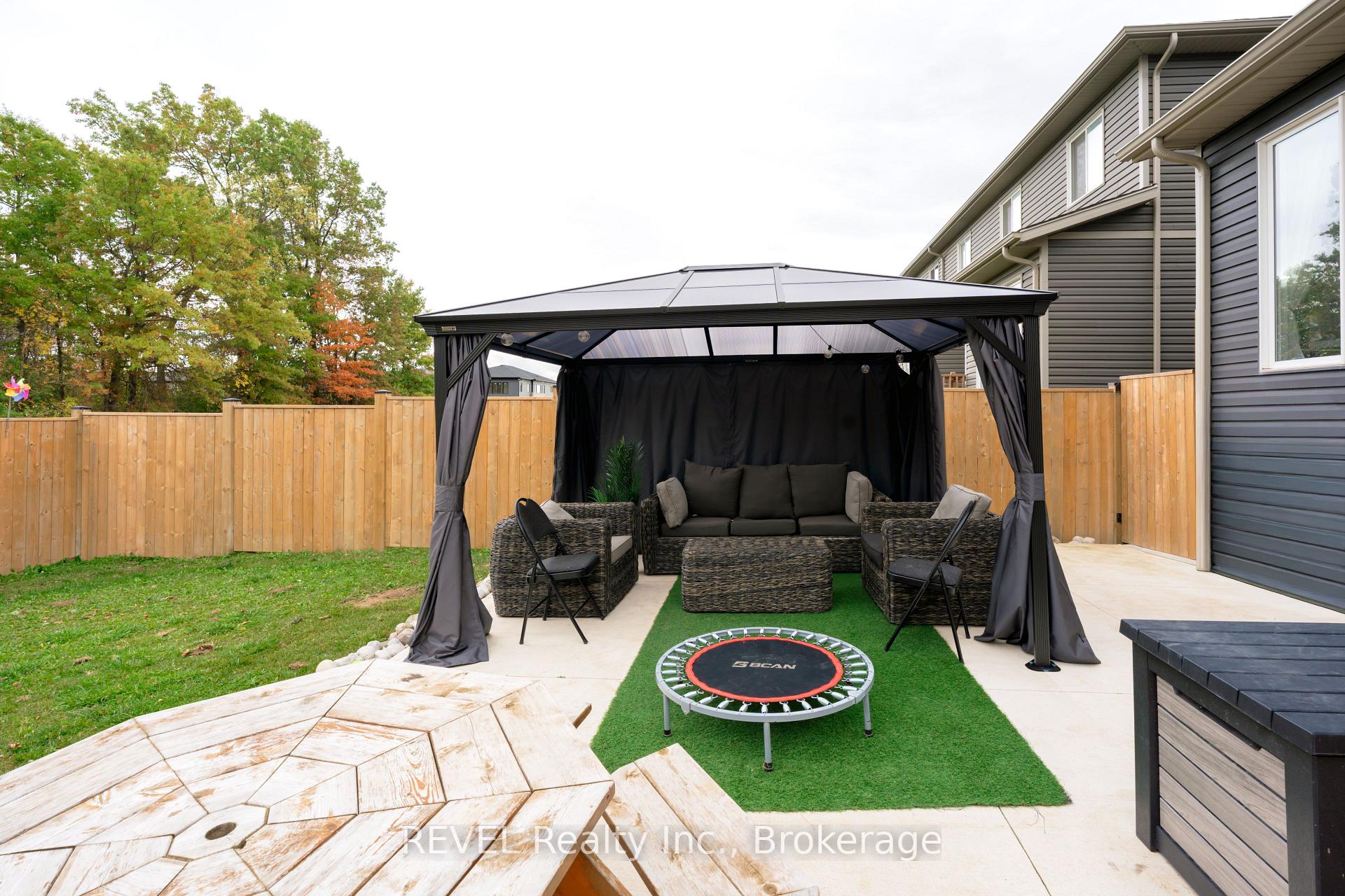 Photo 39 of 10 Damude Avenue, Thorold, Hurricane/Merrittville — HOMEH