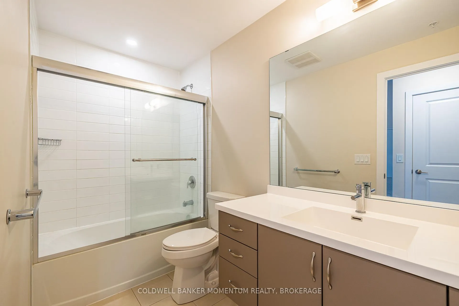 Photo 5 of Unit 416, 121 Highway 8, Hamilton, Stoney Creek — HOMEH