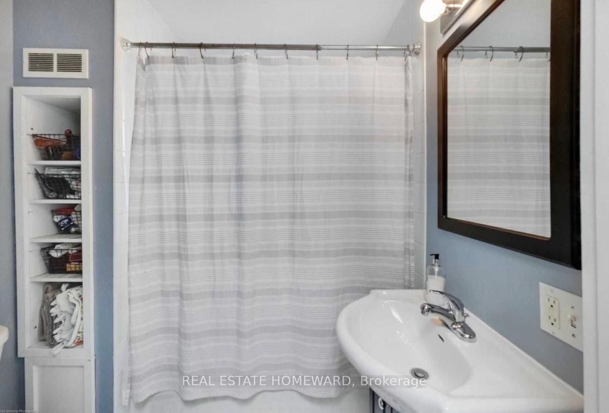 Photo 8 of Unit Upper, 451 Shuter Street, Toronto, Regent Park — HOMEH