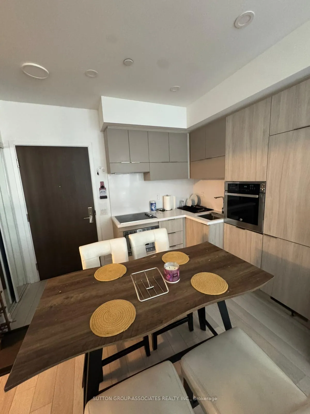 Photo 7 of Unit 1207, 39 Roehampton Avenue W, Toronto, Mount Pleasant West — HOMEH