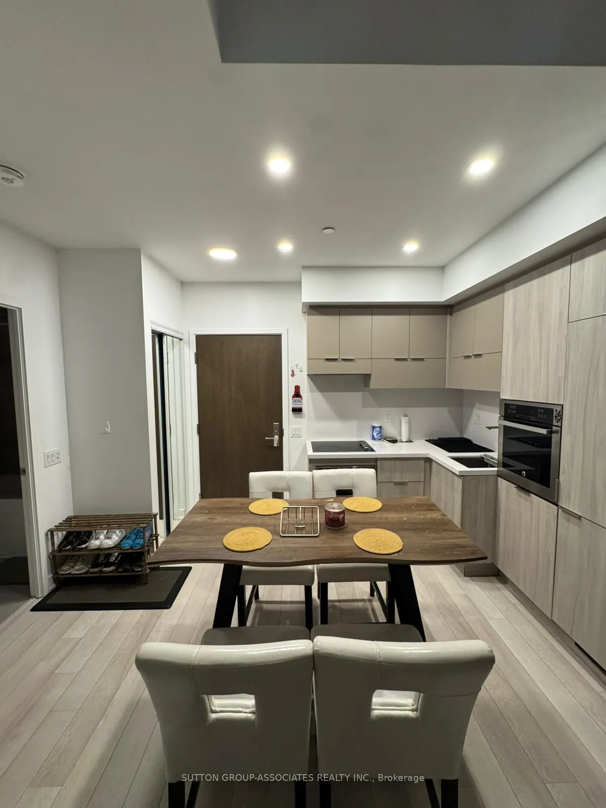 Photo 8 of Unit 1207, 39 Roehampton Avenue W, Toronto, Mount Pleasant West — HOMEH