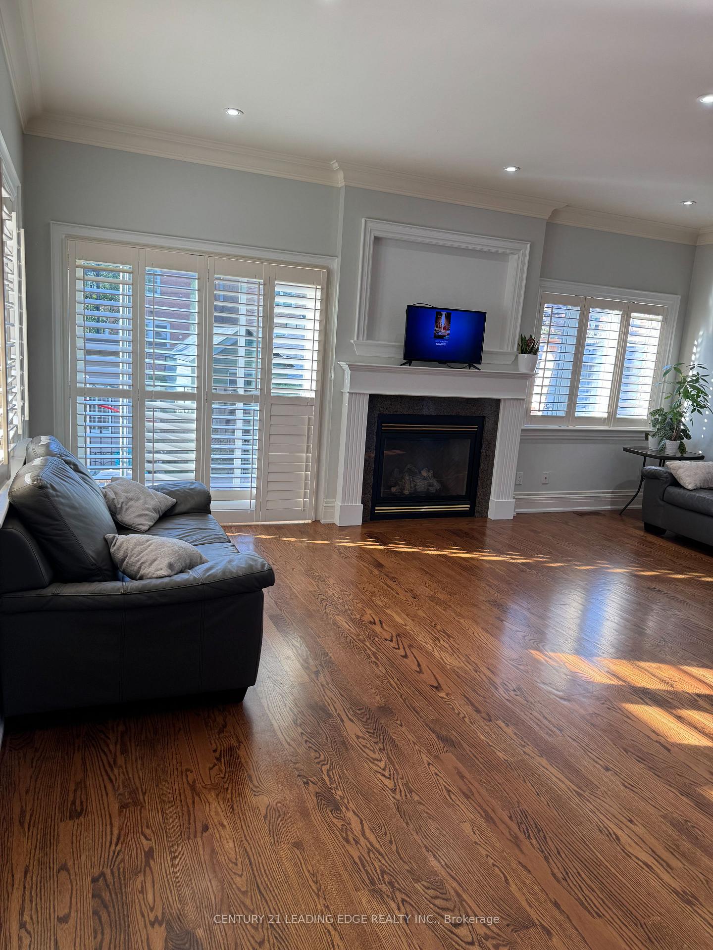 Photo 5 of Unit Upper Level, 56 Sammon Avenue, Toronto, Danforth Village-East York — HOMEH