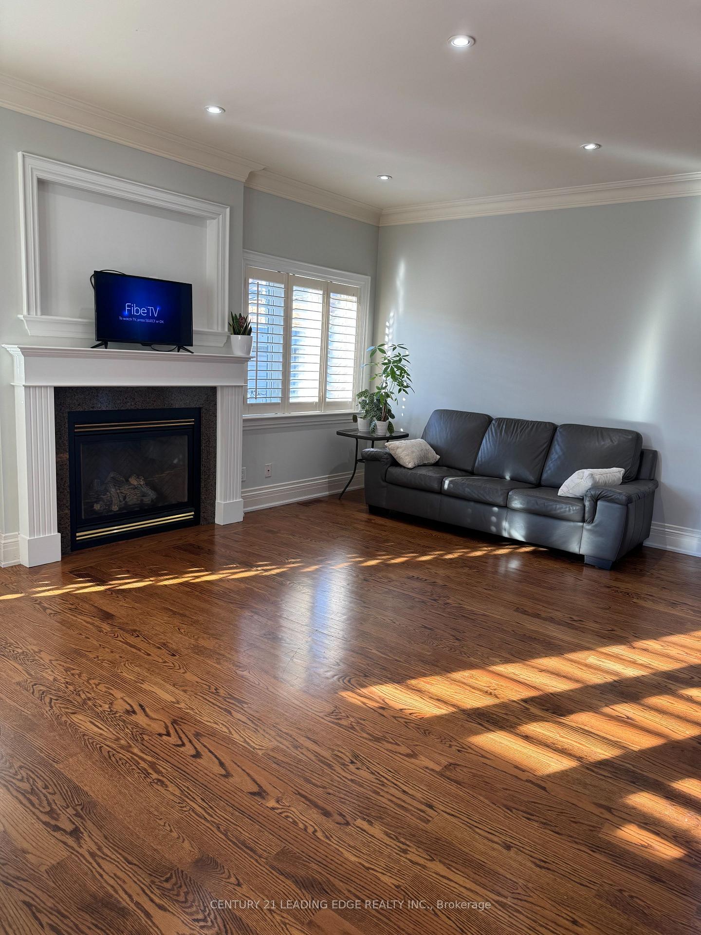 Photo 6 of Unit Upper Level, 56 Sammon Avenue, Toronto, Danforth Village-East York — HOMEH