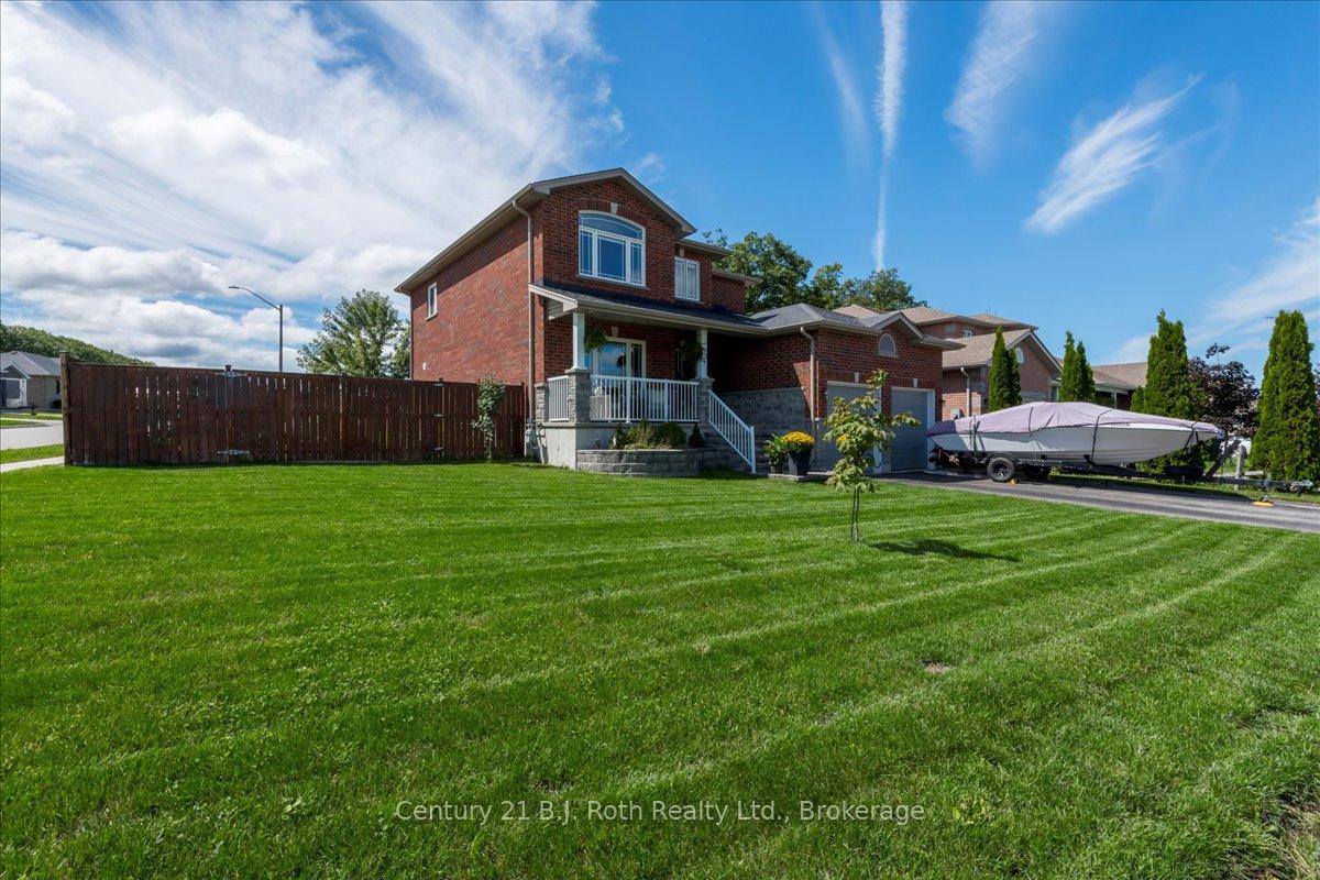 Photo 3 of 4 Sheppard Drive, Tay, Victoria Harbour — HOMEH