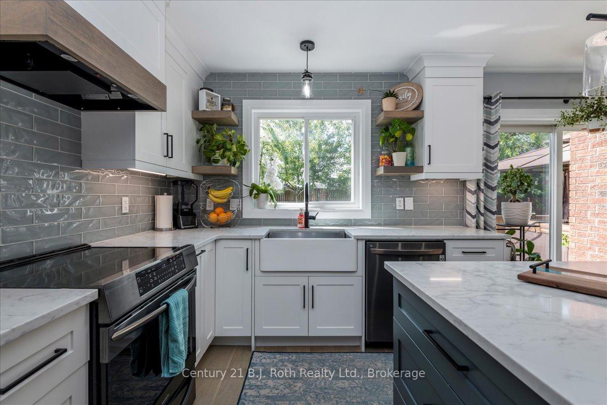 Photo 15 of 4 Sheppard Drive, Tay, Victoria Harbour — HOMEH